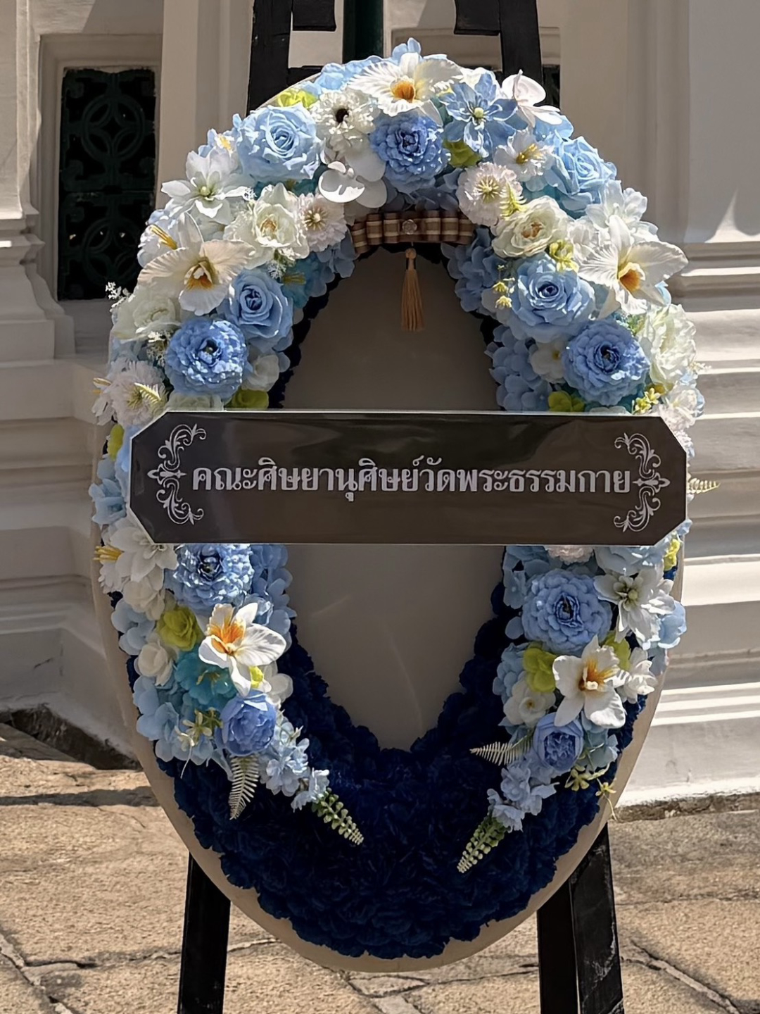 Dhammakaya Foundation co-hosts a merit-making ceremony for the Queen Mother at Dusit Maha Prasat Throne Hall