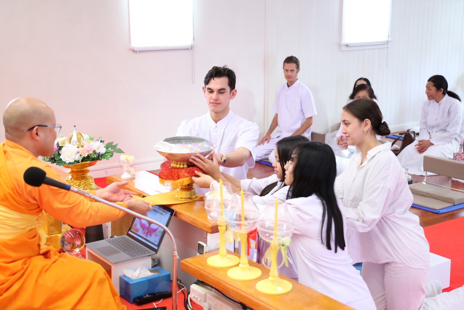 วัดพระธรรมกายโอ๊คแลนด์ จัดงานบุญบูชาข้าวพระ