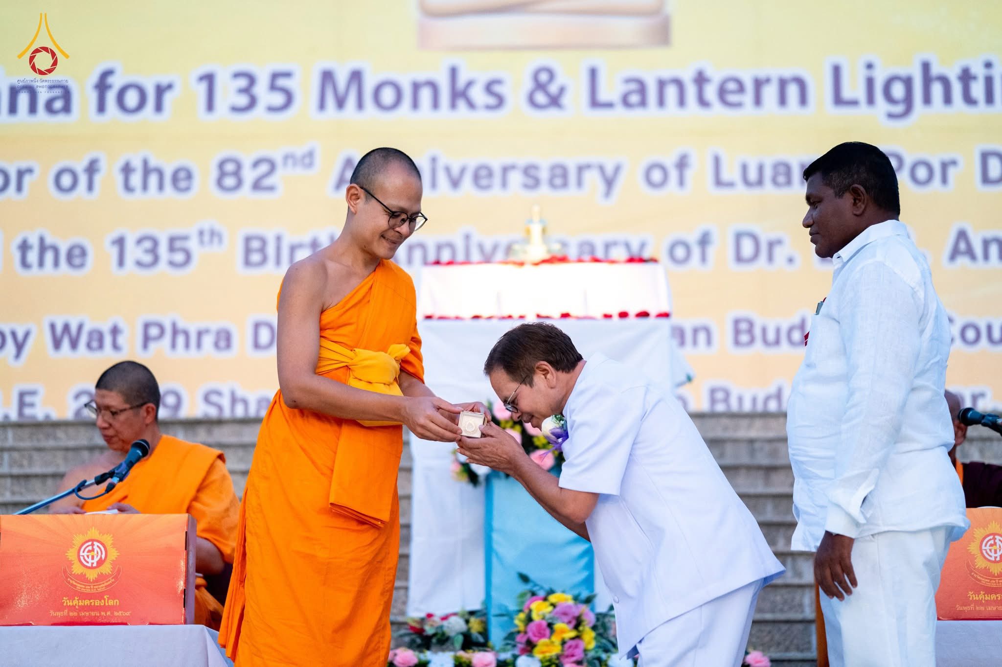 Wat Phra Dhammakaya coordinates with Indian Buddhist Council to offer the monks’ necessities to 135 Indian temples