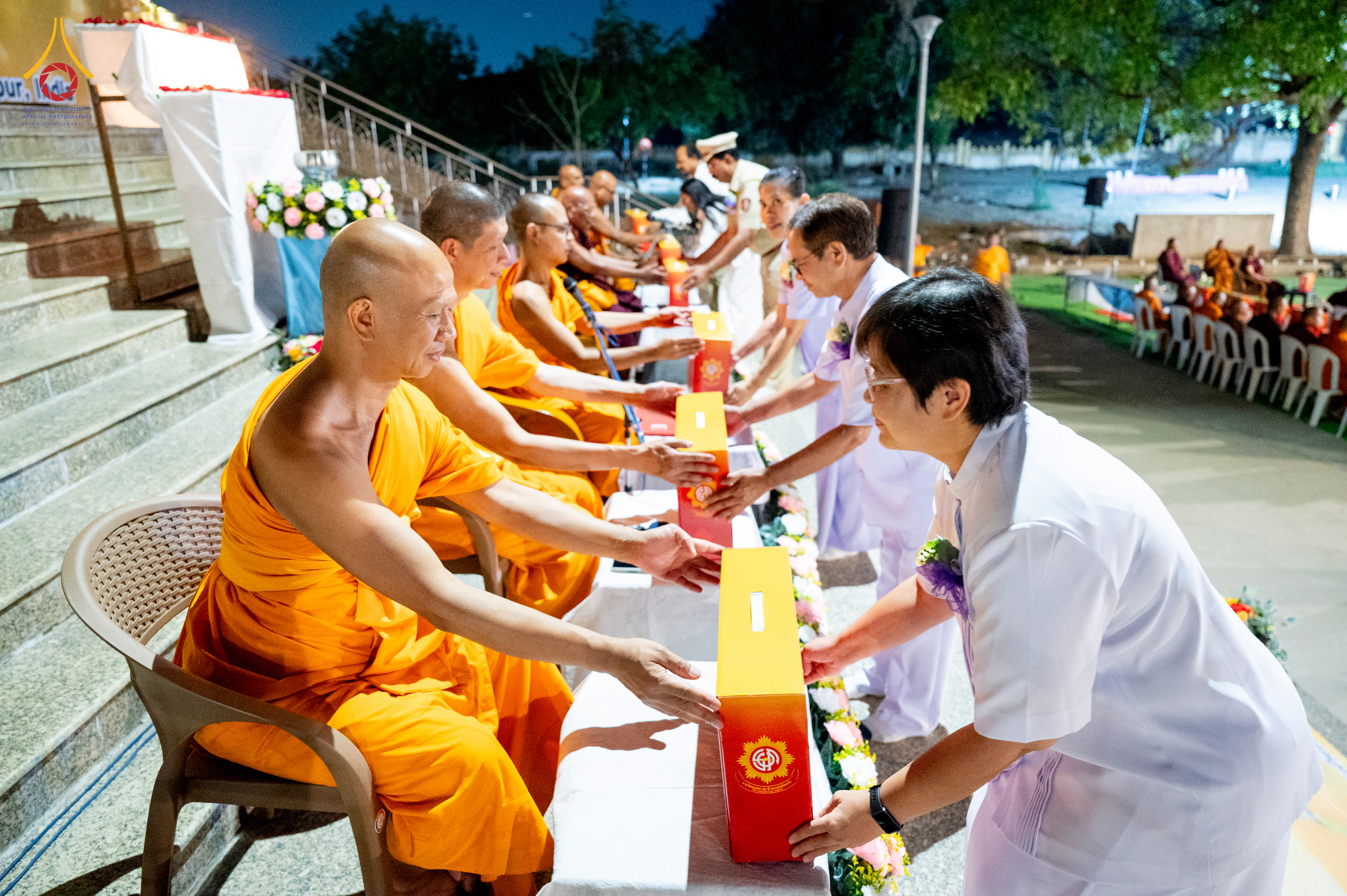 Wat Phra Dhammakaya coordinates with Indian Buddhist Council to offer the monks’ necessities to 135 Indian temples