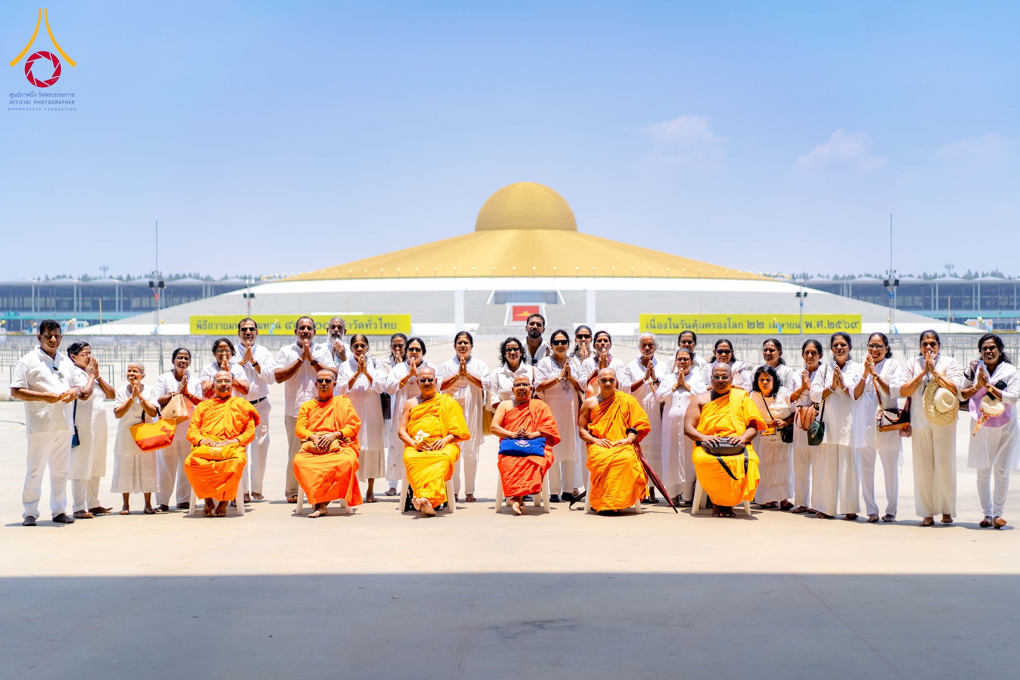 ชาวต่างชาติ เดินทางมาเยี่ยมชมวัดพระธรรมกาย