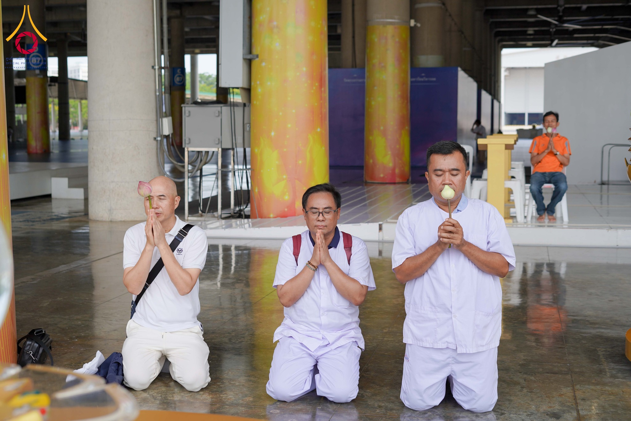 ชาวต่างชาติ เดินทางมาเยี่ยมชมวัดพระธรรมกาย