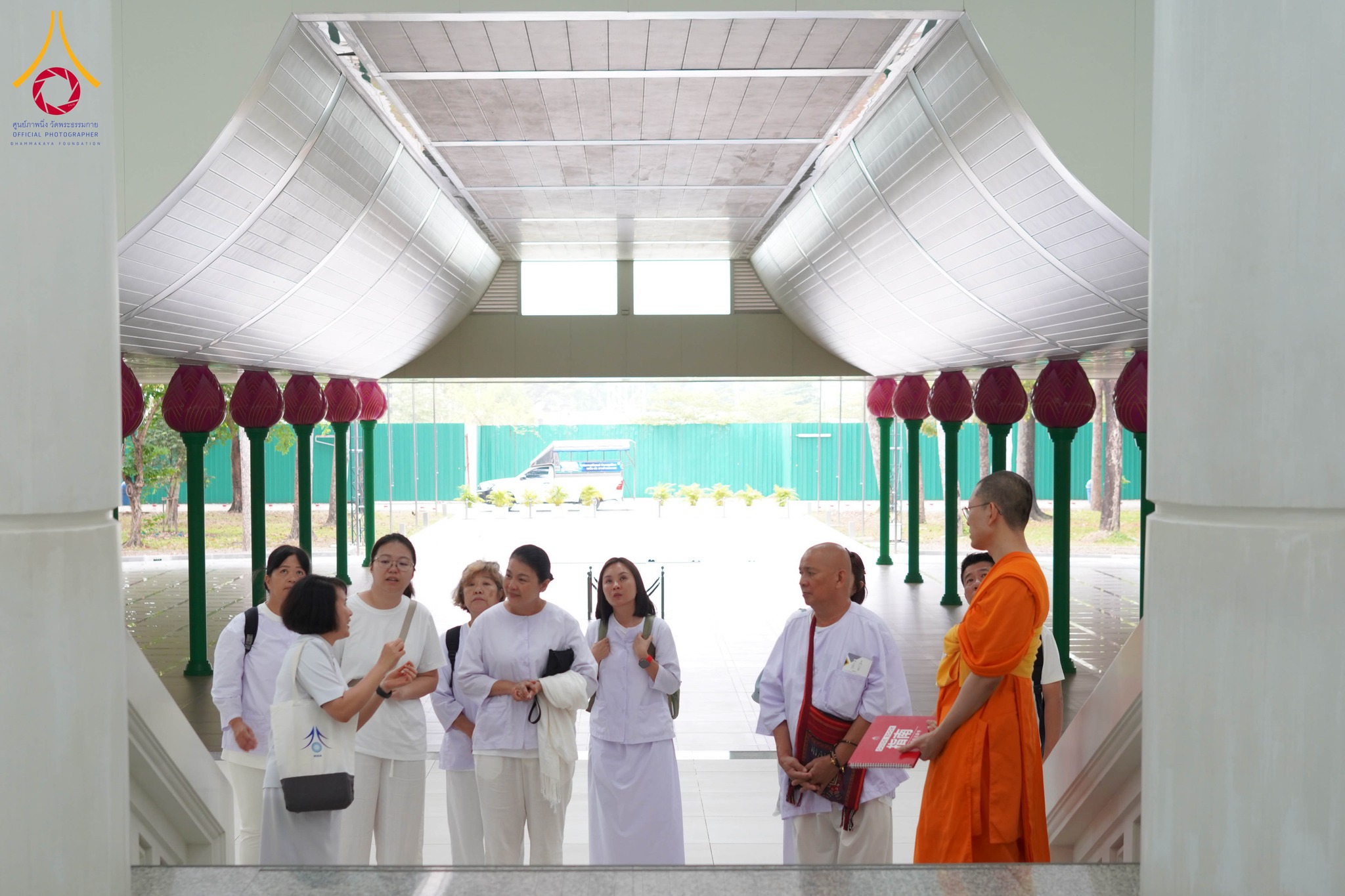 ชาวต่างชาติ เดินทางมาเยี่ยมชมวัดพระธรรมกาย