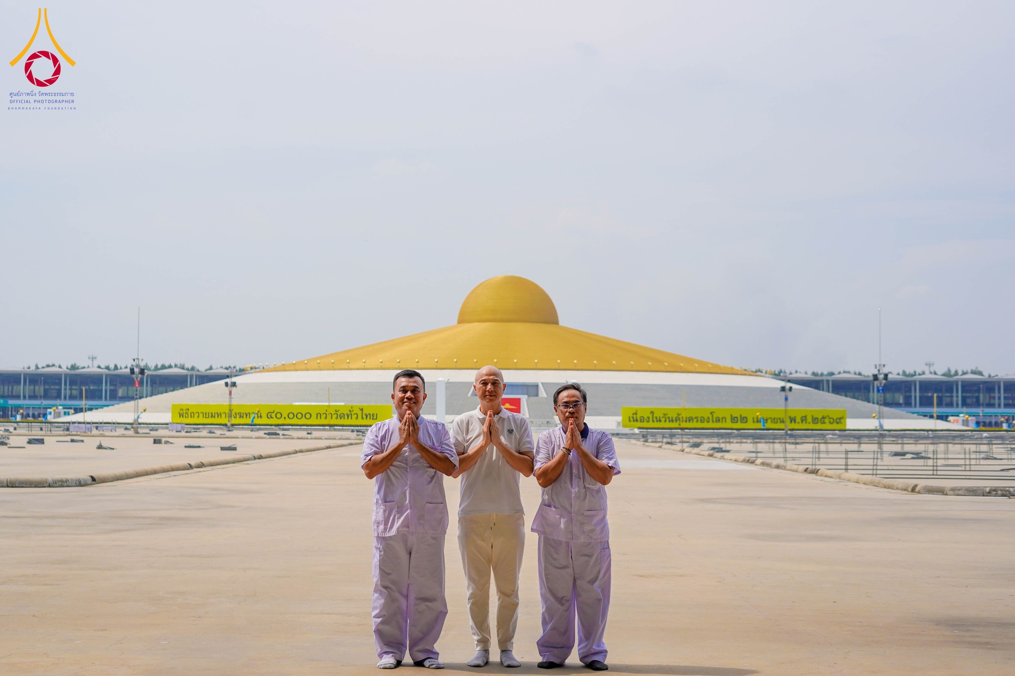 ชาวต่างชาติ เดินทางมาเยี่ยมชมวัดพระธรรมกาย