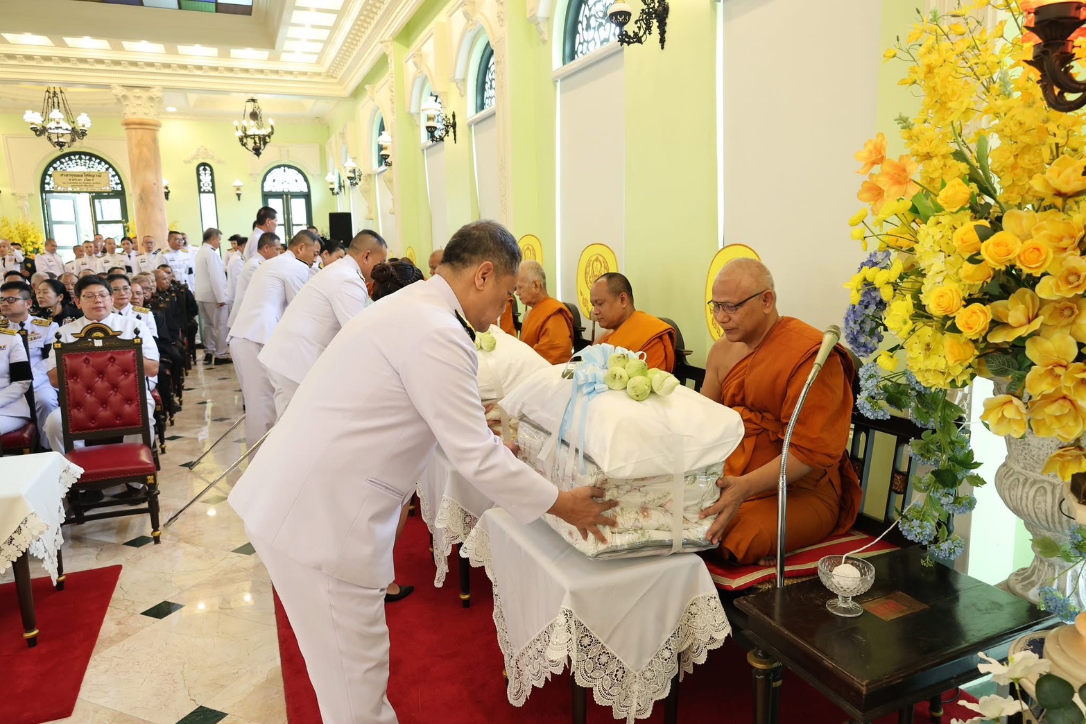 ผู้แทนคณะศิษย์วัดพระธรรมกาย ร่วมพิธีเจริญพระพุทธมนต์เฉลิมพระเกียรติสมเด็จพระเจ้าลูกยาเธอ เจ้าฟ้าทีปังกรรัศมีโชติ