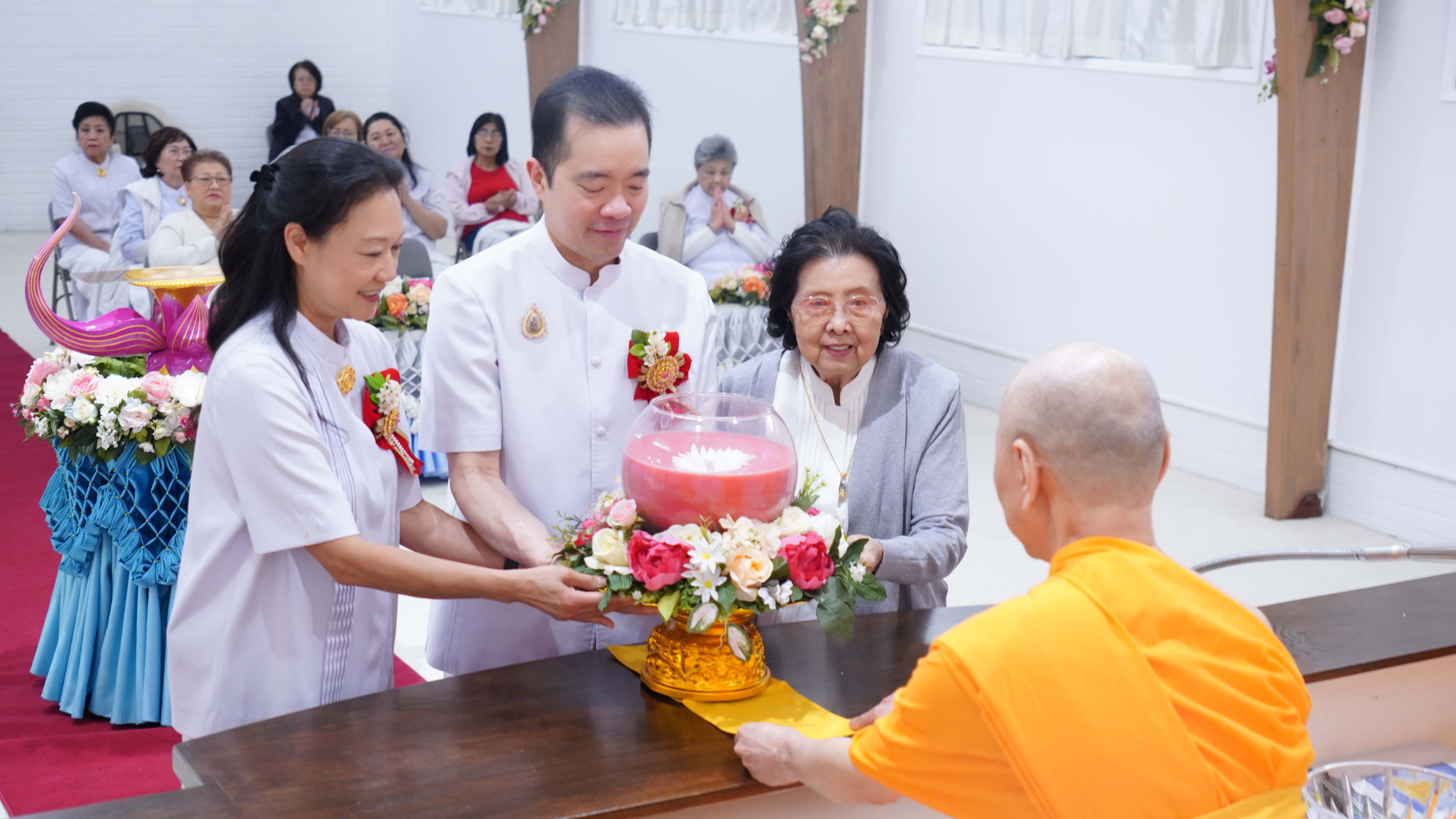 วัดพระธรรมกายซีแอตเติล จัดงานบุญบูชาข้าวพระ