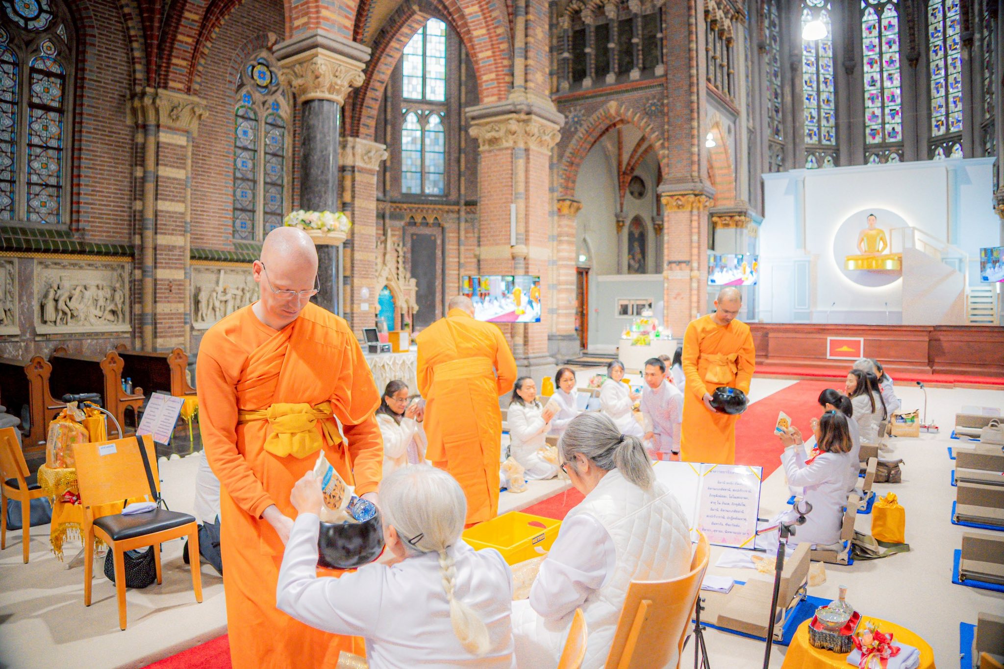 วัดพระธรรมกายเนเธอร์แลนด์ จัดงานบุญบูชาข้าวพระ