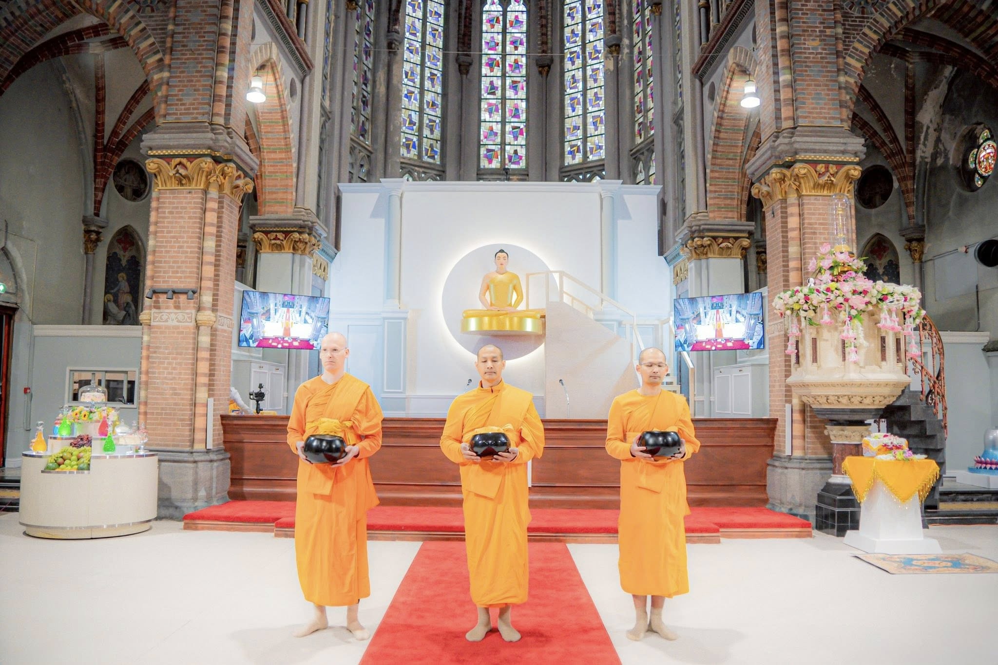 วัดพระธรรมกายเนเธอร์แลนด์ จัดงานบุญบูชาข้าวพระ