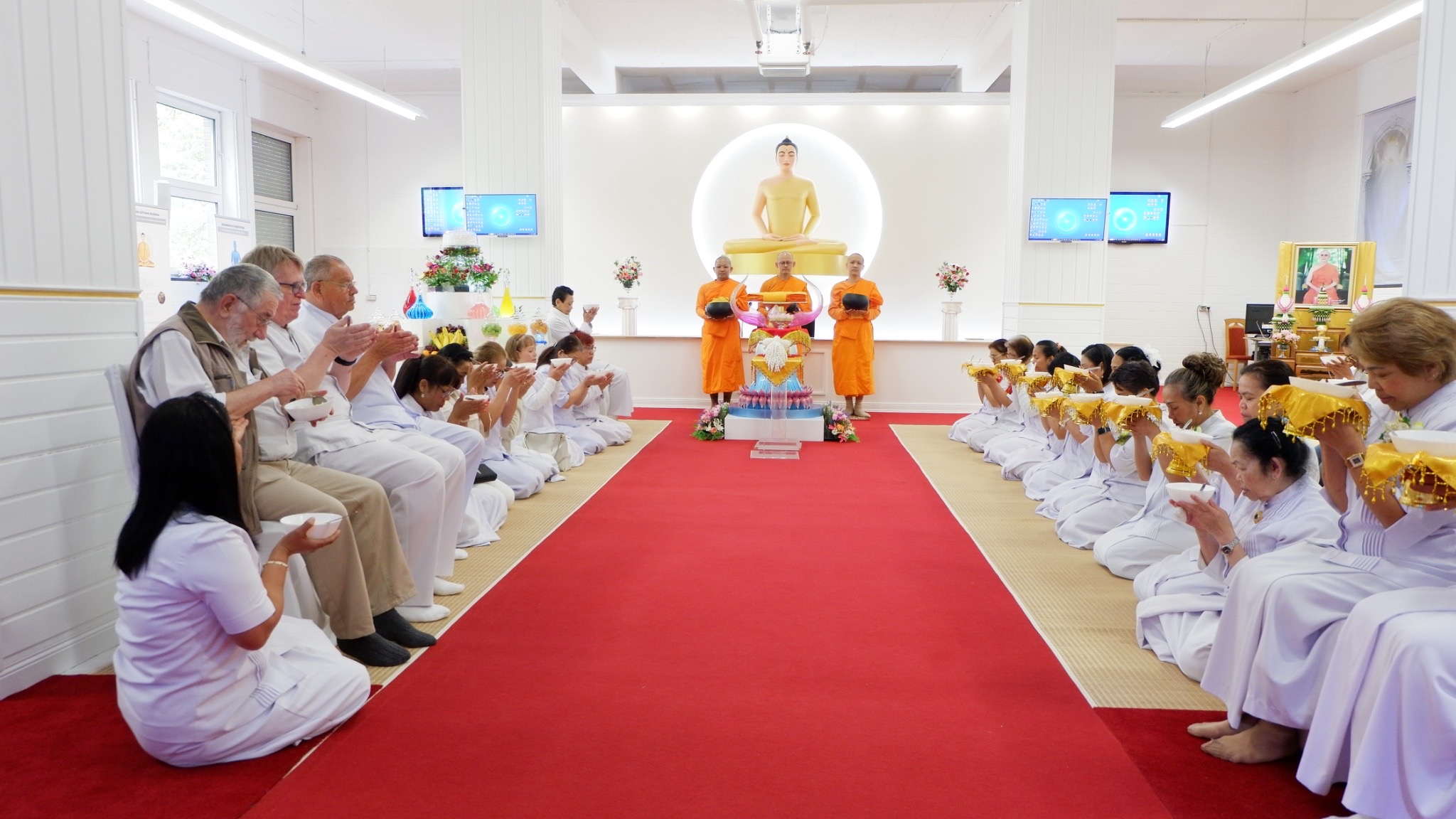วัดพุทธนอร์ดไรน์-เวสท์ฟาเลน จัดงานบุญบูชาข้าวพระ