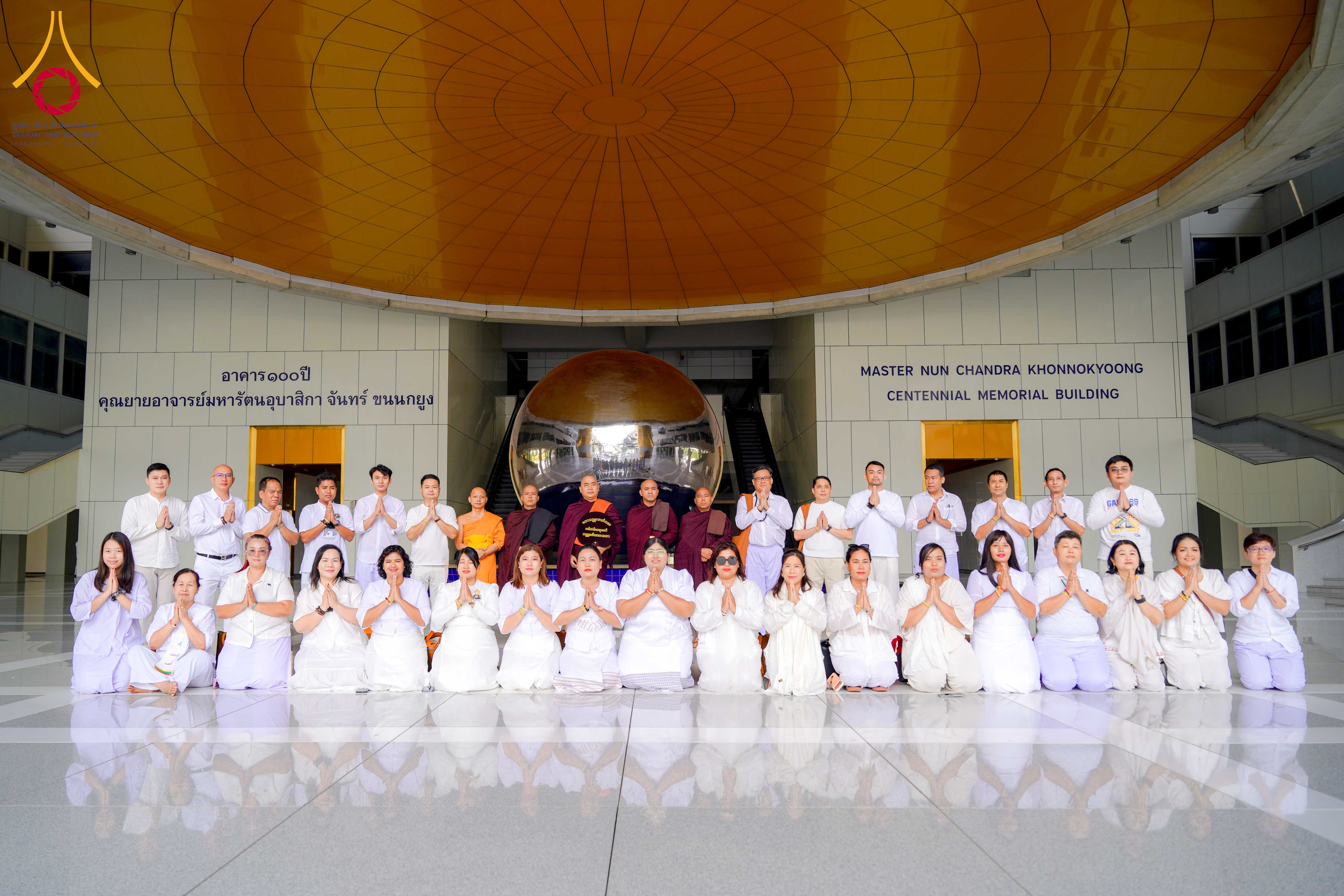 คณะสงฆ์จากเมียนมา และคณะอุบาสิกาจากอินเดีย มาเยี่ยมชมวัดพระธรรมกาย