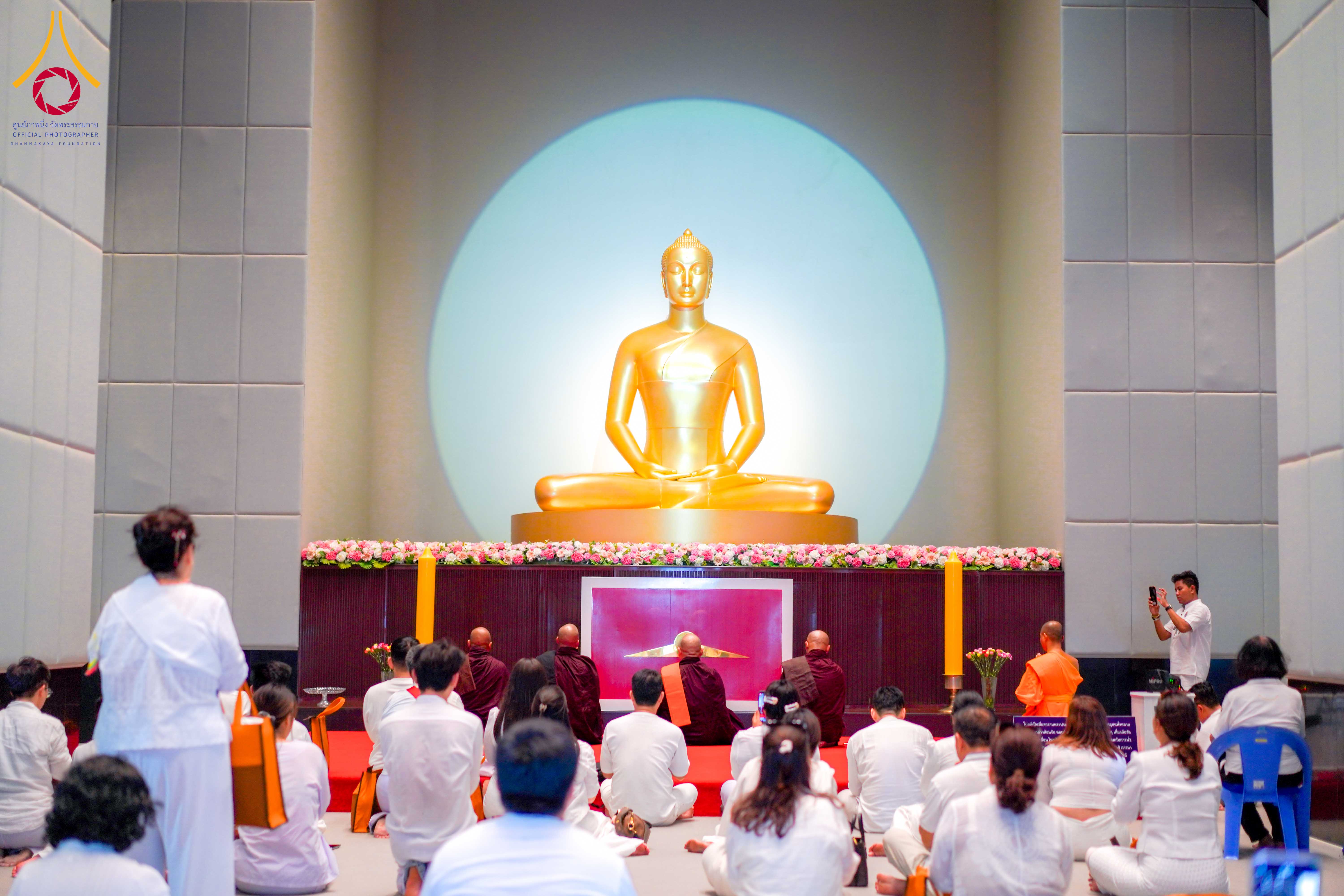 คณะสงฆ์จากเมียนมา และคณะอุบาสิกาจากอินเดีย มาเยี่ยมชมวัดพระธรรมกาย