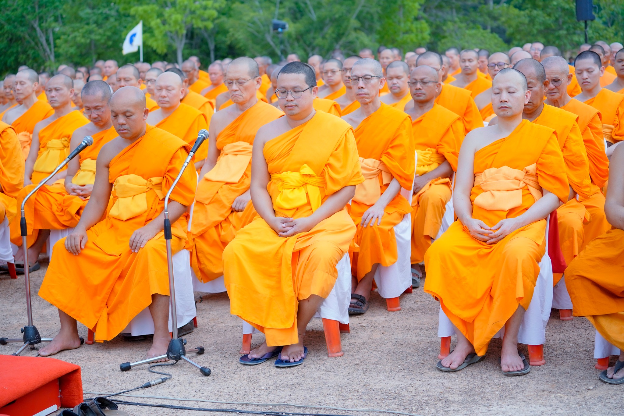 พิธีสถาปนา "องค์พระเจดีย์ เพื่อสันติภาพโลก" ณ ศูนย์ฝึกอบรมพุทธบุตรนานาชาติ จังหวัดปราจีนบุรี