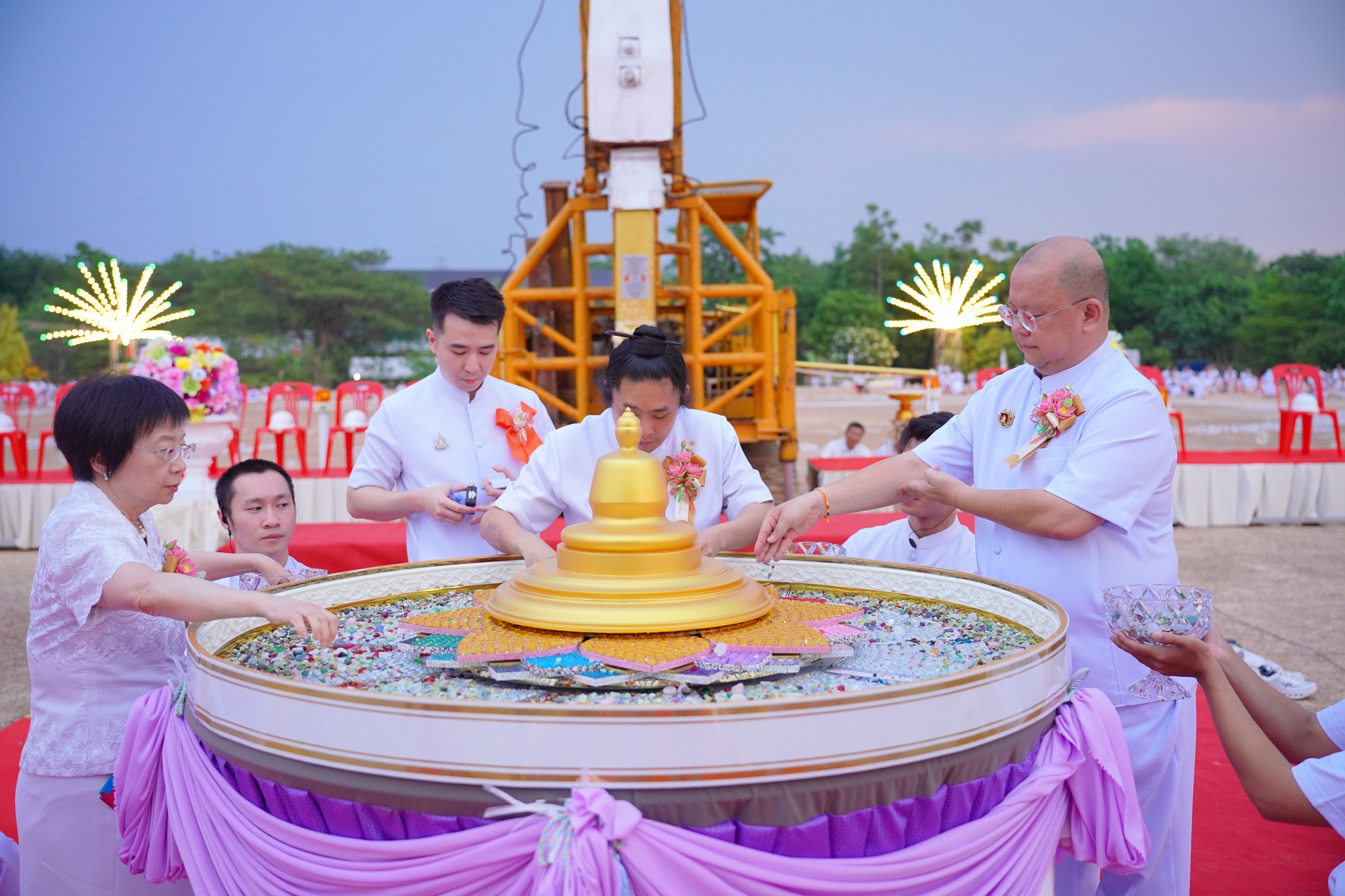 พิธีสถาปนา "องค์พระเจดีย์ เพื่อสันติภาพโลก" ณ ศูนย์ฝึกอบรมพุทธบุตรนานาชาติ จังหวัดปราจีนบุรี