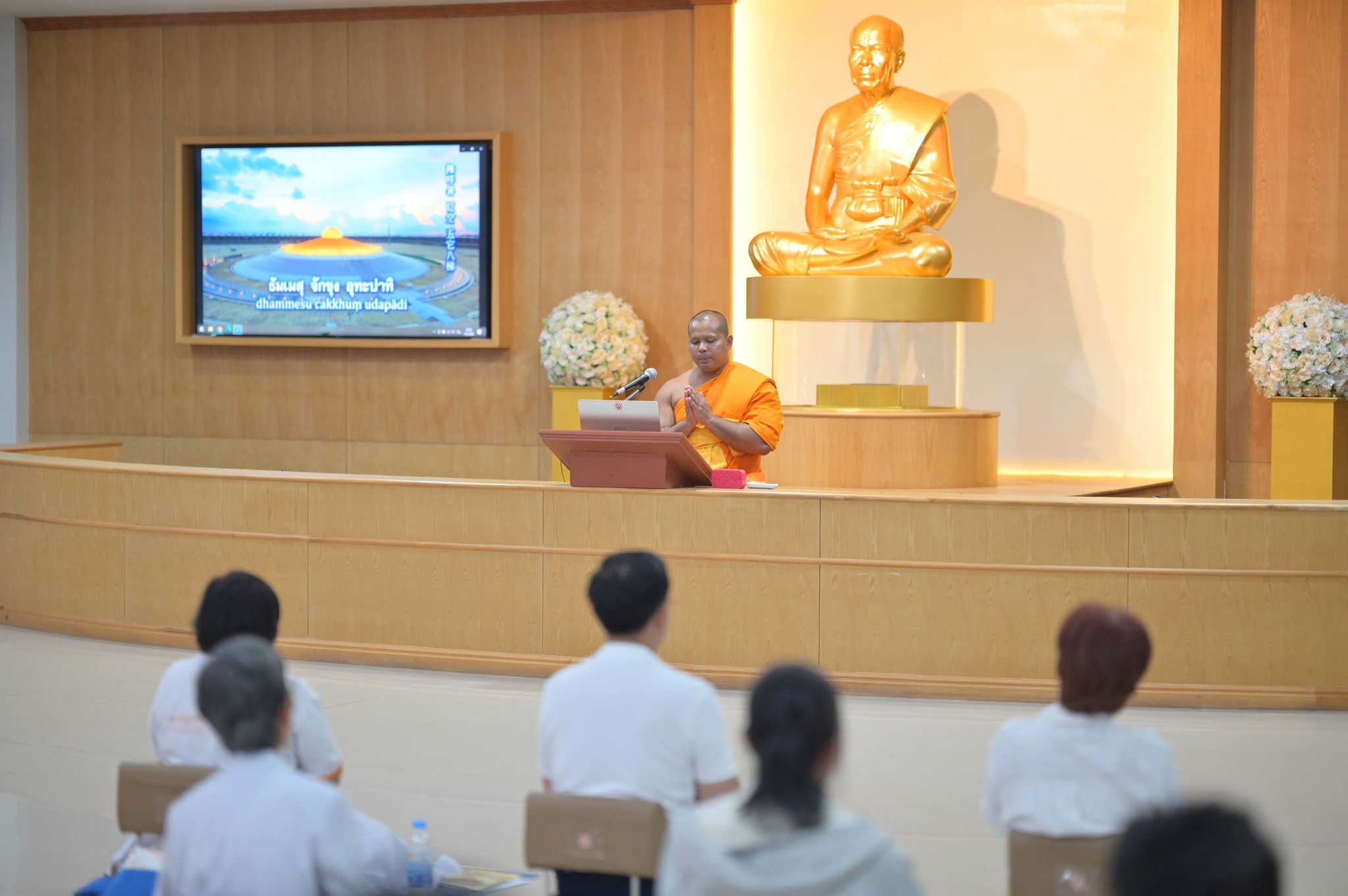 ศูนย์ปฏิบัติธรรมพนมสารคาม จัดปฏิบัติธรรมประจำสัปดาห์โครงการหมู่บ้านรักษาศีล 5