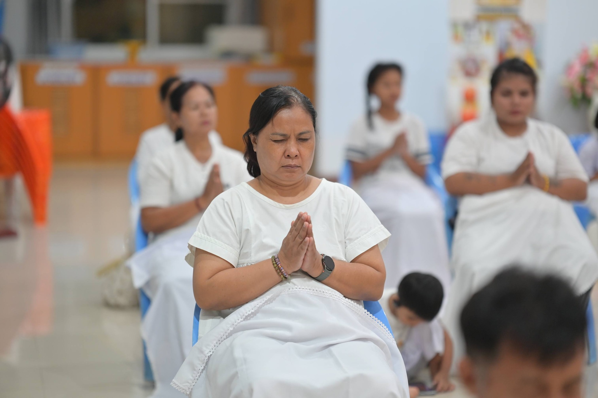 ศูนย์ปฏิบัติธรรมพนมสารคาม จัดปฏิบัติธรรมประจำสัปดาห์โครงการหมู่บ้านรักษาศีล 5