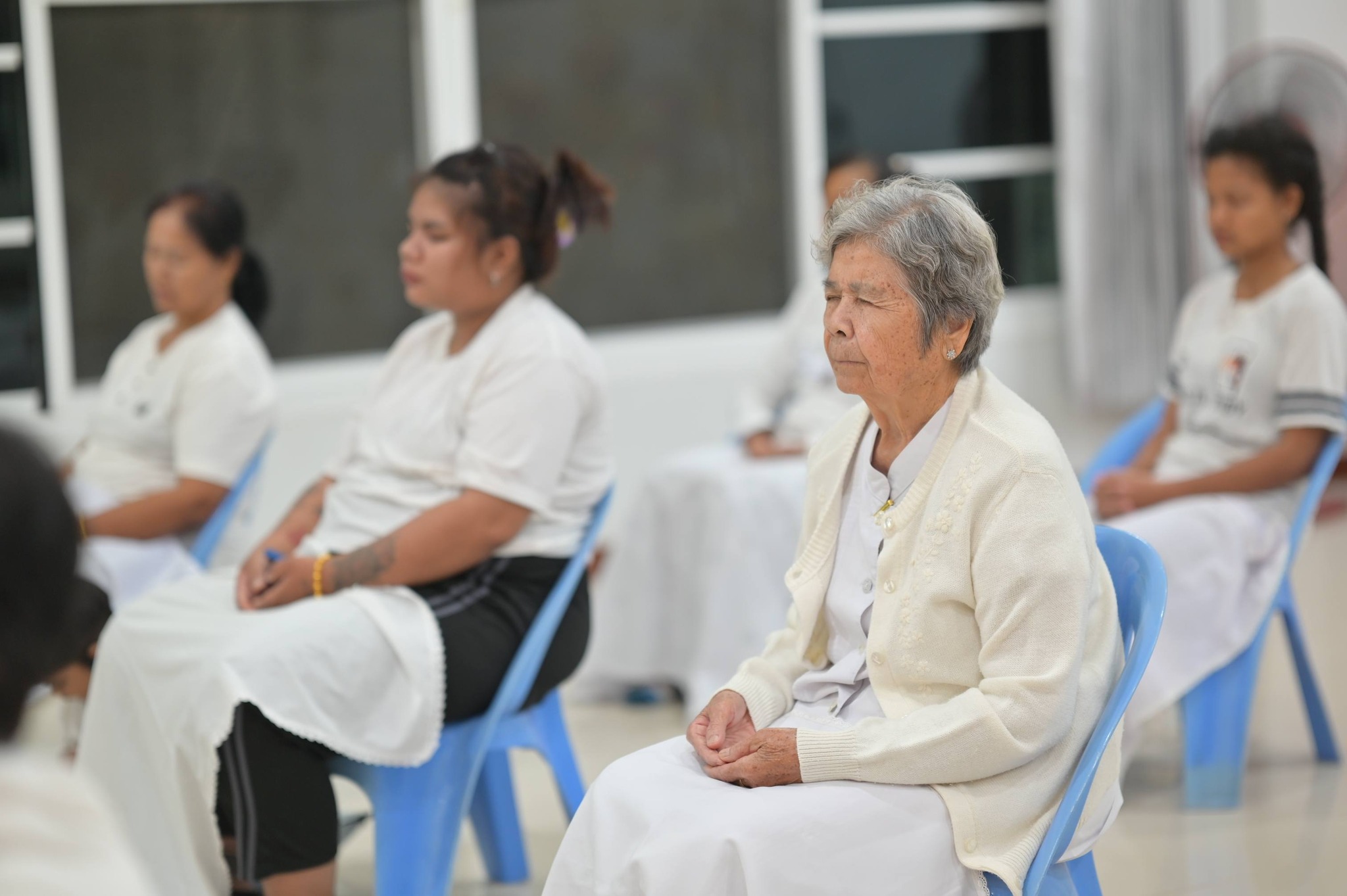 ศูนย์ปฏิบัติธรรมพนมสารคาม จัดปฏิบัติธรรมประจำสัปดาห์โครงการหมู่บ้านรักษาศีล 5