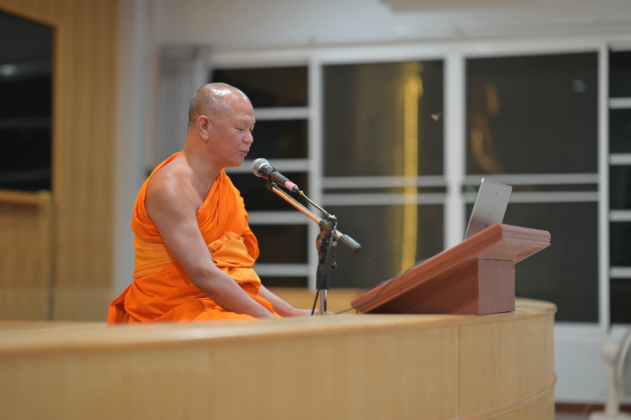 ศูนย์ปฏิบัติธรรมพนมสารคาม จัดปฏิบัติธรรมประจำสัปดาห์โครงการหมู่บ้านรักษาศีล 5
