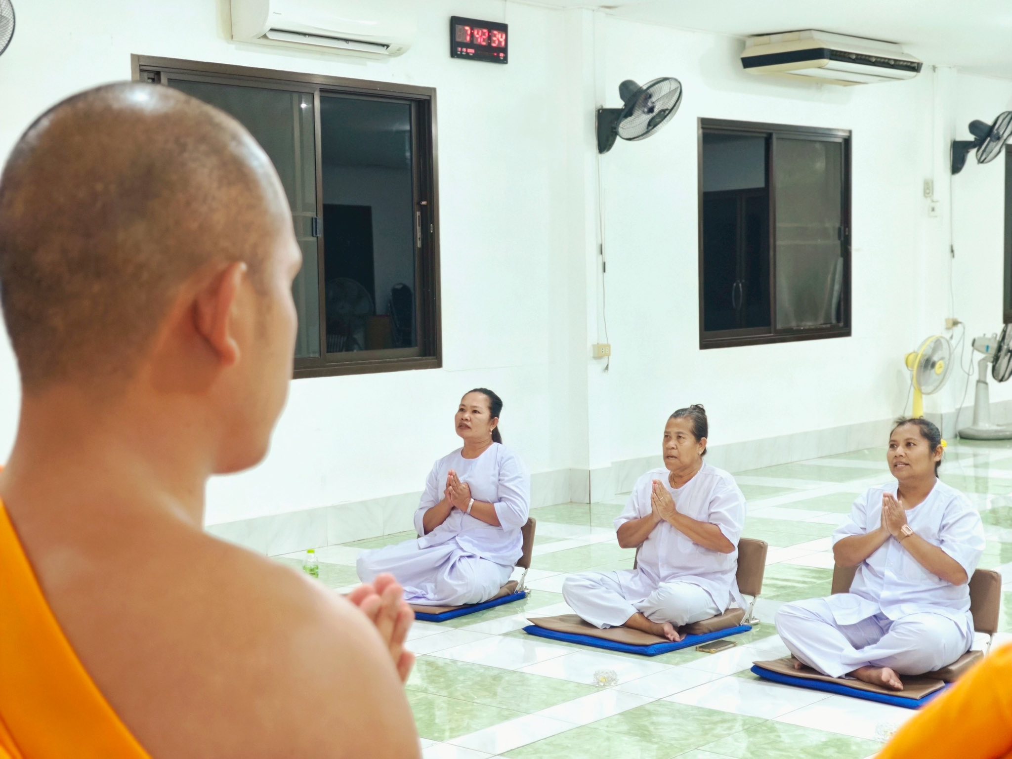 ศูนย์ปฏิบัติธรรมสุราษฎร์ธานี จัดกิจกรรมเนื่องในวันพระ