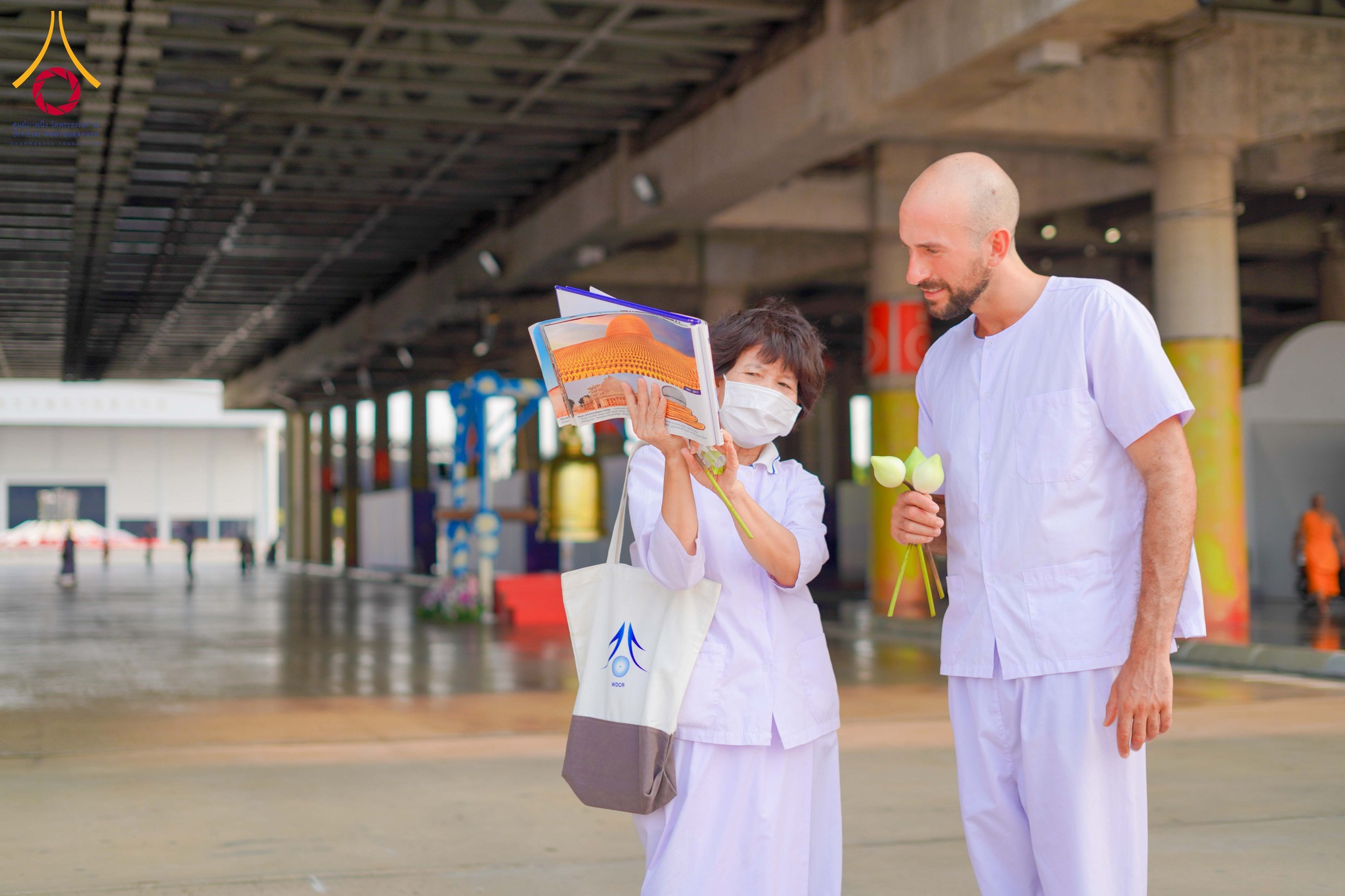 ชาวต่างชาติจากประเทศศรีลังกา อิตาลี และเนปาล เยี่ยมชมวัดพระธรรมกาย