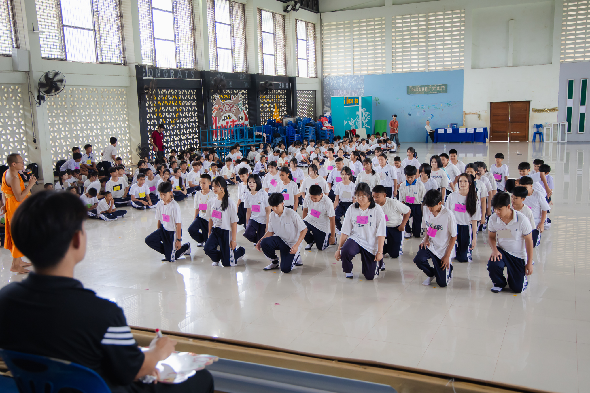 คณะสงฆ์ศูนย์ปฏิบัติธรรมแก้วเมืองเลย ร่วมกับ โรงเรียนภูเรือวิทยา จัดอบรมคุณธรรม จริยธรรม ต้อนรับนักเรียนใหม่ 