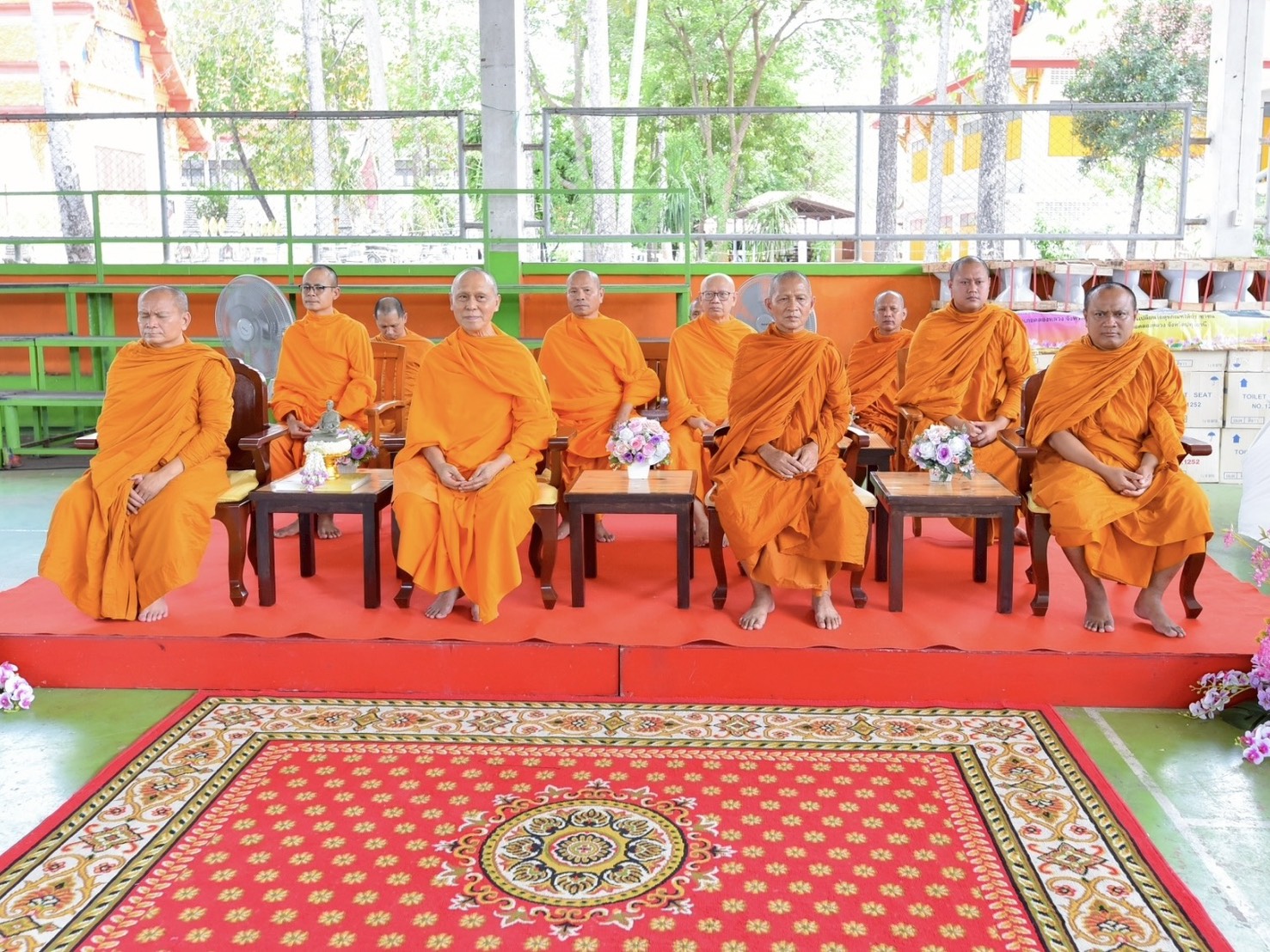 วัดพระธรรมกาย มูลนิธิธรรมกาย และคณะศิษย์ ร่วมสนับสนุนโครงการ “นั่งสุข ลุกสบาย”
