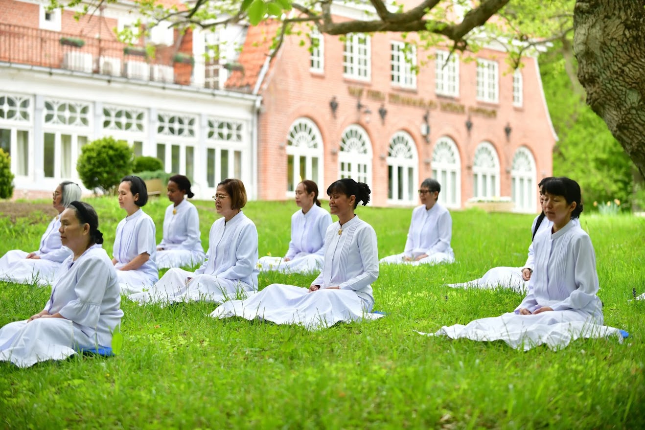 วัดพระธรรมกายคอร์ซัวร์ ลุสท์สโกว จัดโครงการปฏิบัติธรรมพิเศษระยะเวลา 7 วัน