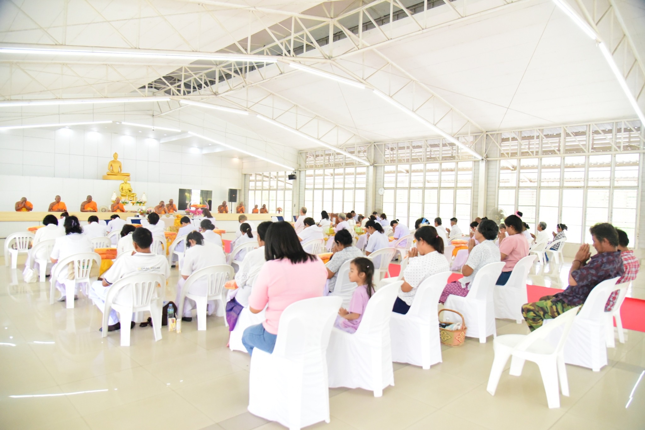 ธุดงคสถานนครสวรรค์ จัดพิธีทอดผ้าป่าสร้างองค์พระเจดีย์