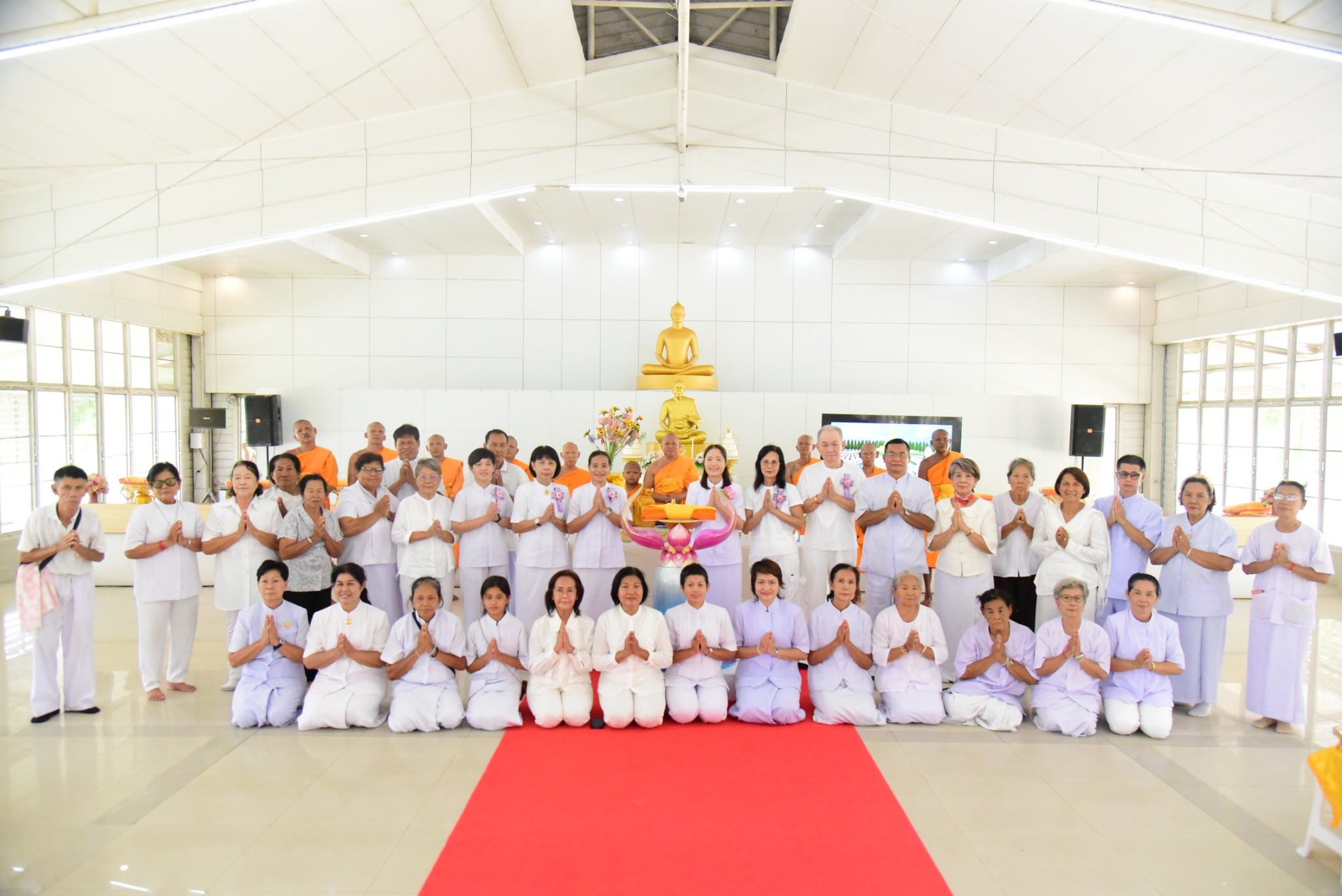 ธุดงคสถานนครสวรรค์ จัดพิธีทอดผ้าป่าสร้างองค์พระเจดีย์