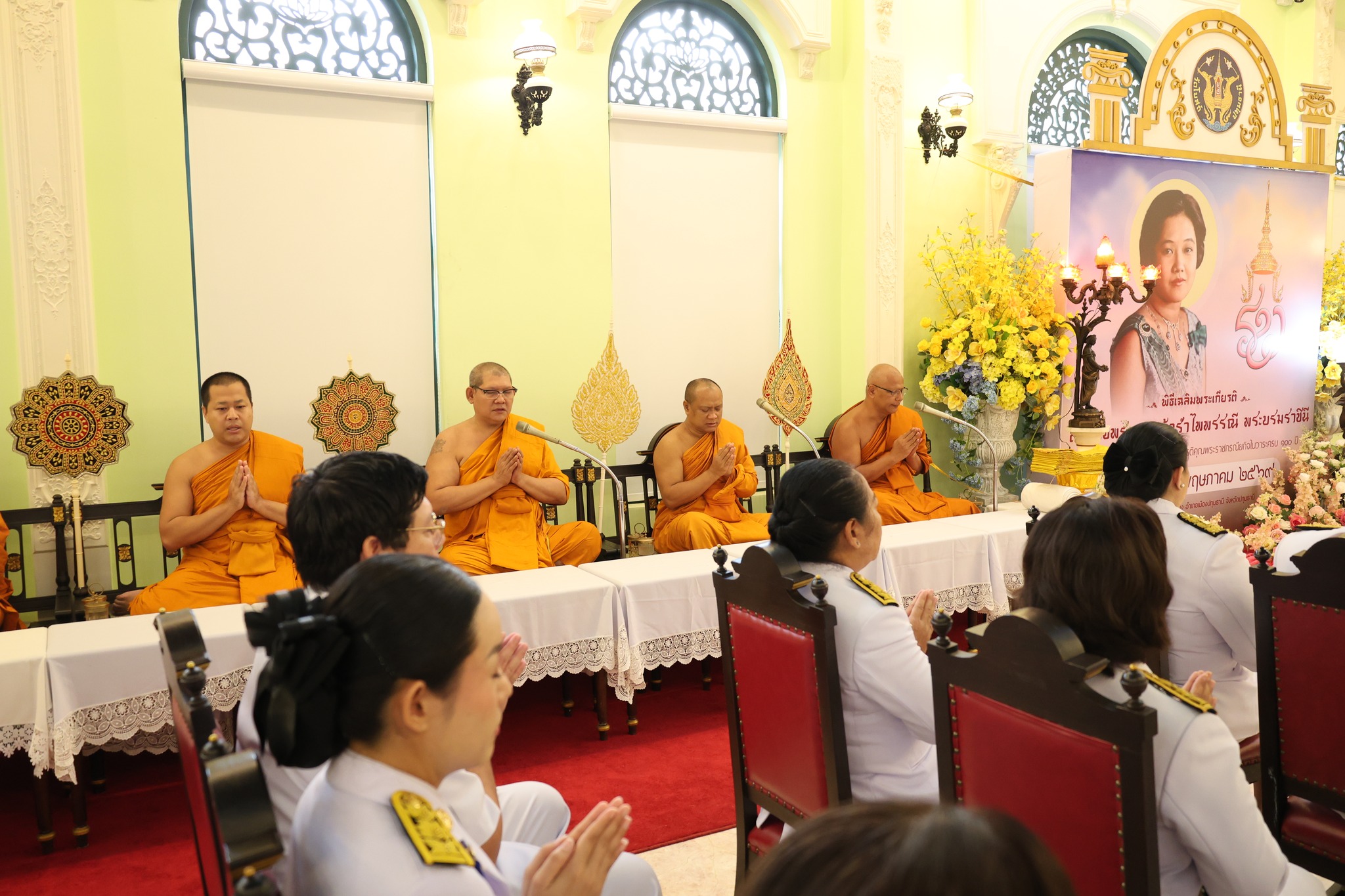 ผู้แทนคณะศิษย์วัดพระธรรมกาย ร่วมบำเพ็ญกุศลอุทิศถวายเป็นพระราชกุศลแด่สมเด็จพระนางเจ้ารำไพพรรณี พระบรมราชินี