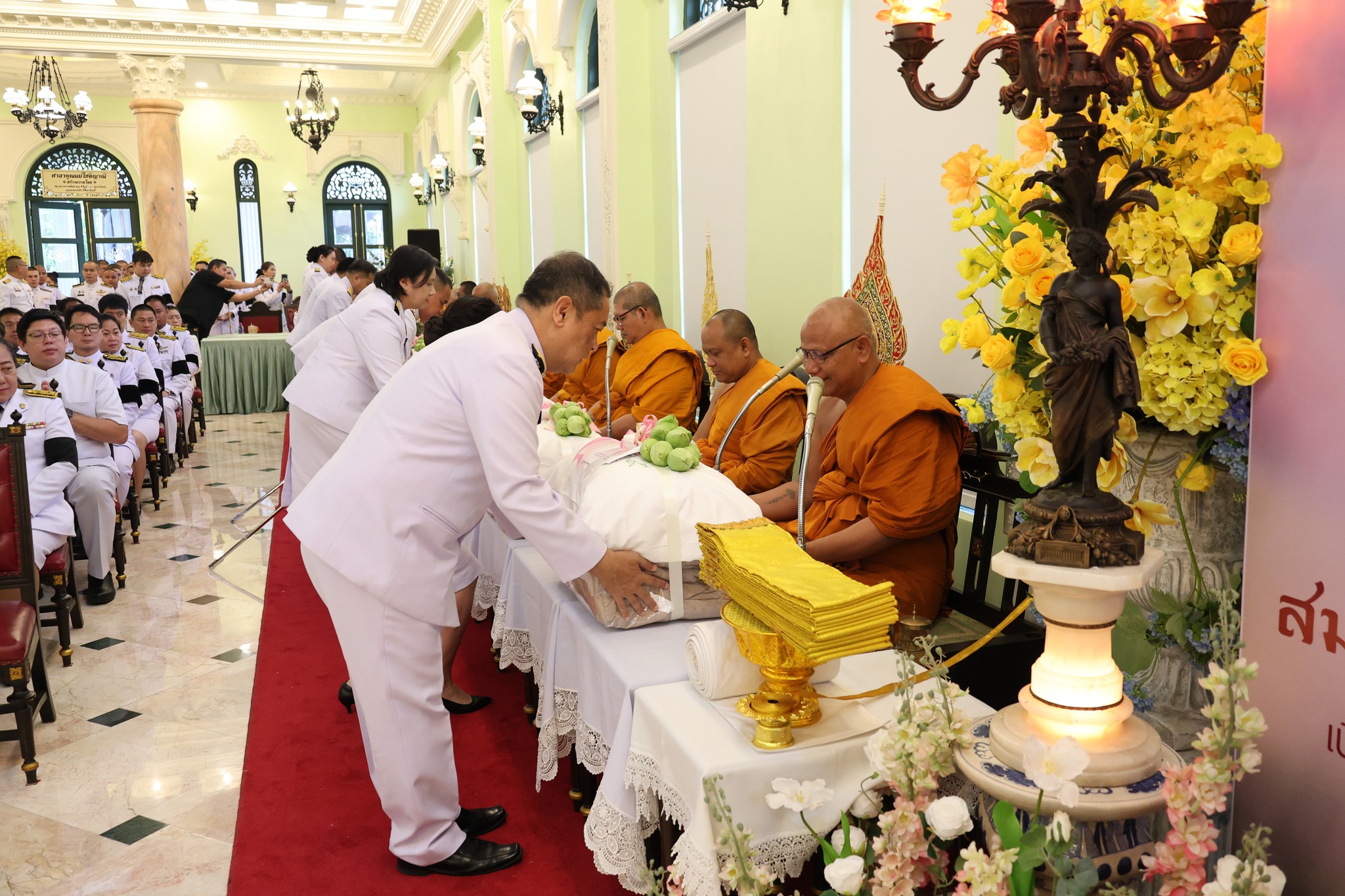 ผู้แทนคณะศิษย์วัดพระธรรมกาย ร่วมบำเพ็ญกุศลอุทิศถวายเป็นพระราชกุศลแด่สมเด็จพระนางเจ้ารำไพพรรณี พระบรมราชินี