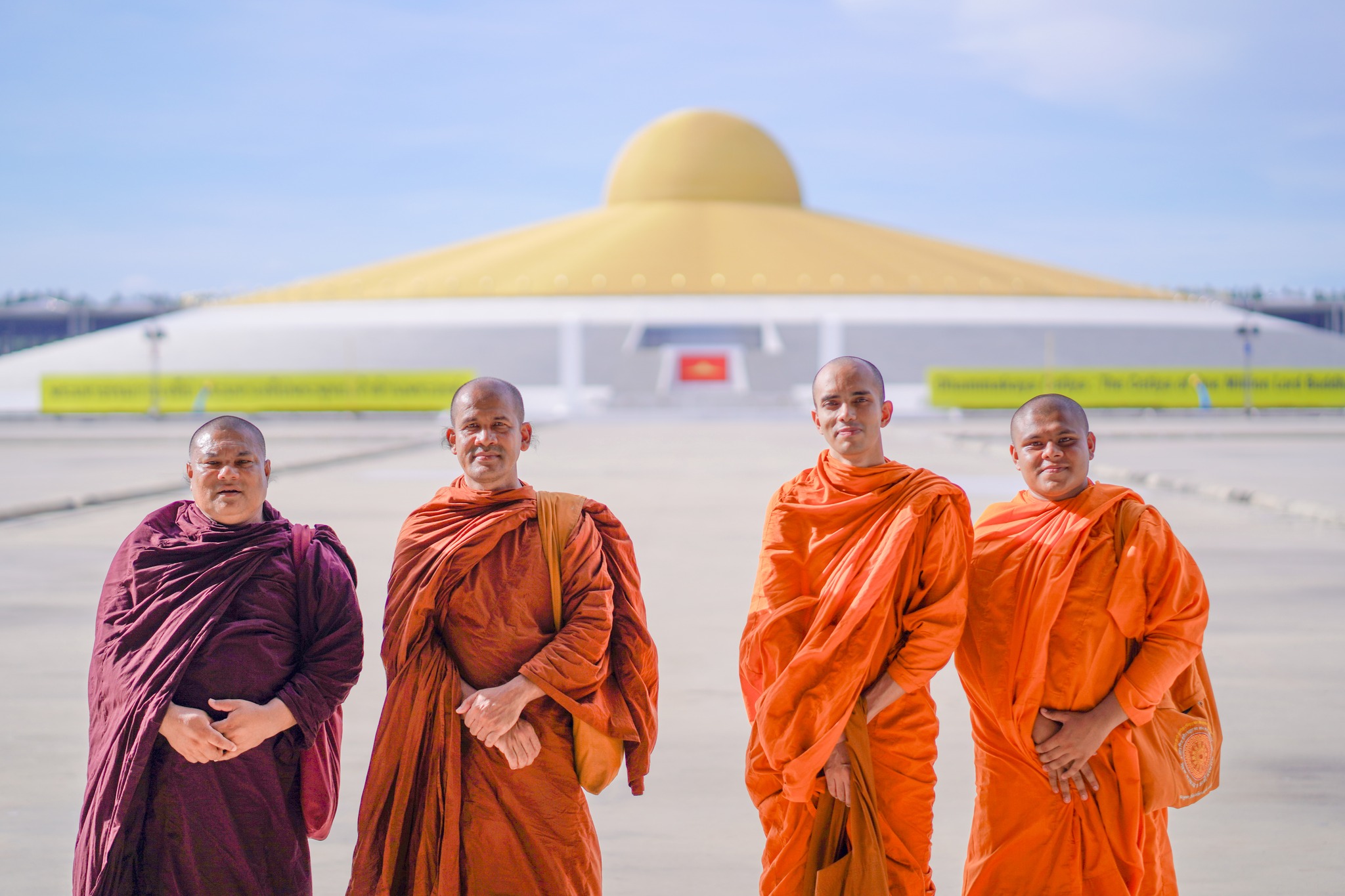 พระภิกษุชาวบังคลาเทศ เดินทางมาเยี่ยมชมวัดพระธรรมกาย