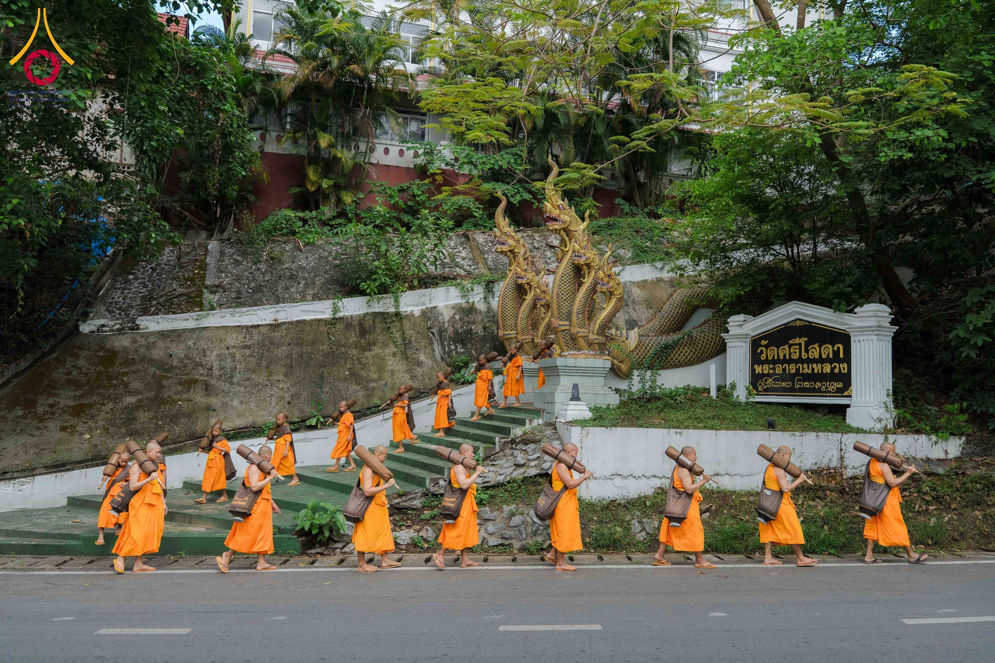 พระภิกษุ สามเณรวัดบ้านขุน จังหวัดเชียงใหม่ เดินธรรมยาตราฉลองแชมป์บาลี คณะสงฆ์หนเหนือ