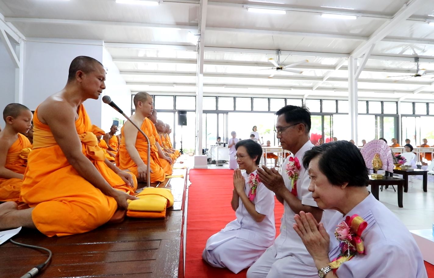 ศูนย์ปฏิบัติธรรมเบญจธรรม ปทุมธานี จัดพิธีทอดผ้าป่าเพื่อสร้างศาสนทายาท
