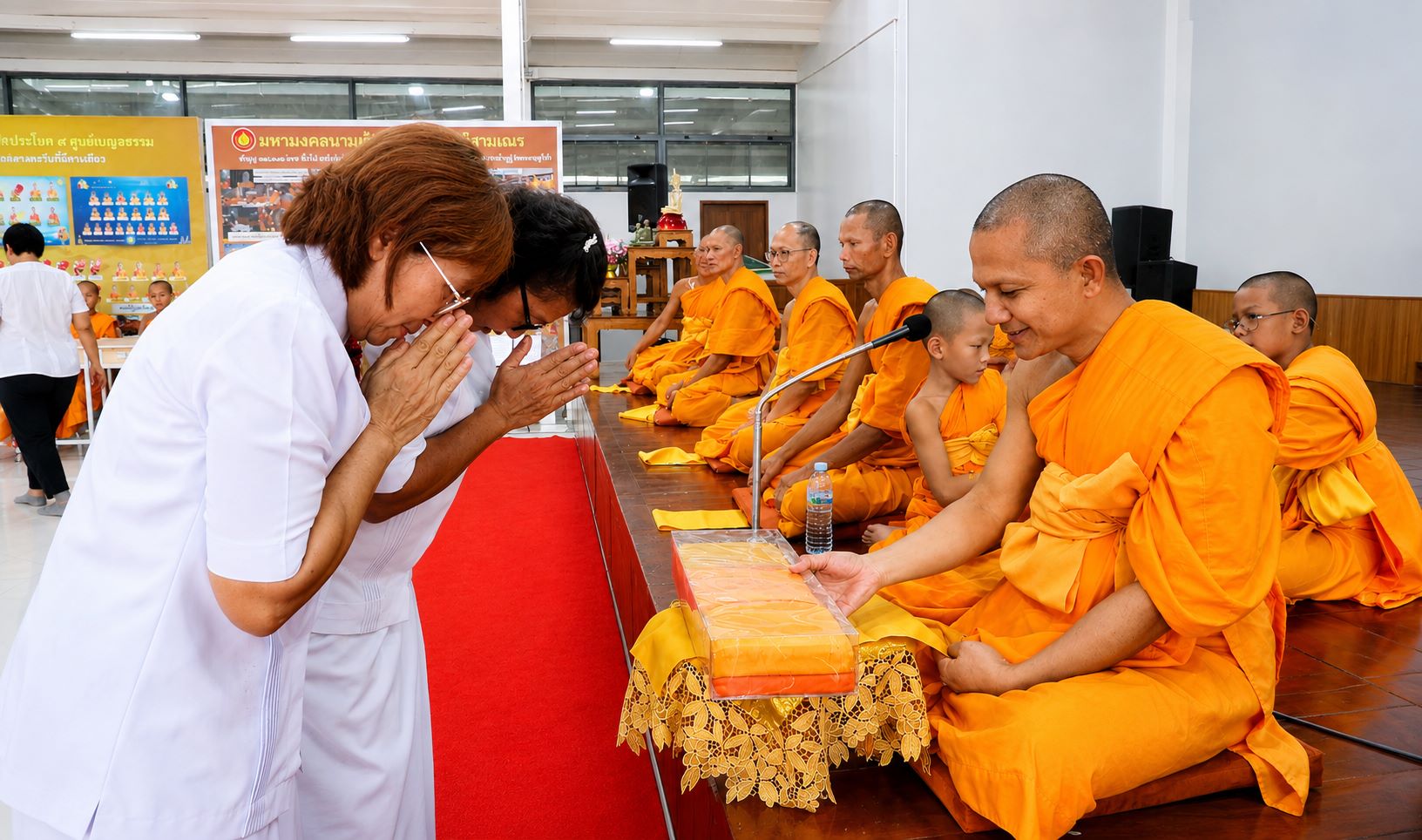 ศูนย์ปฏิบัติธรรมเบญจธรรม ปทุมธานี จัดพิธีทอดผ้าป่าเพื่อสร้างศาสนทายาท