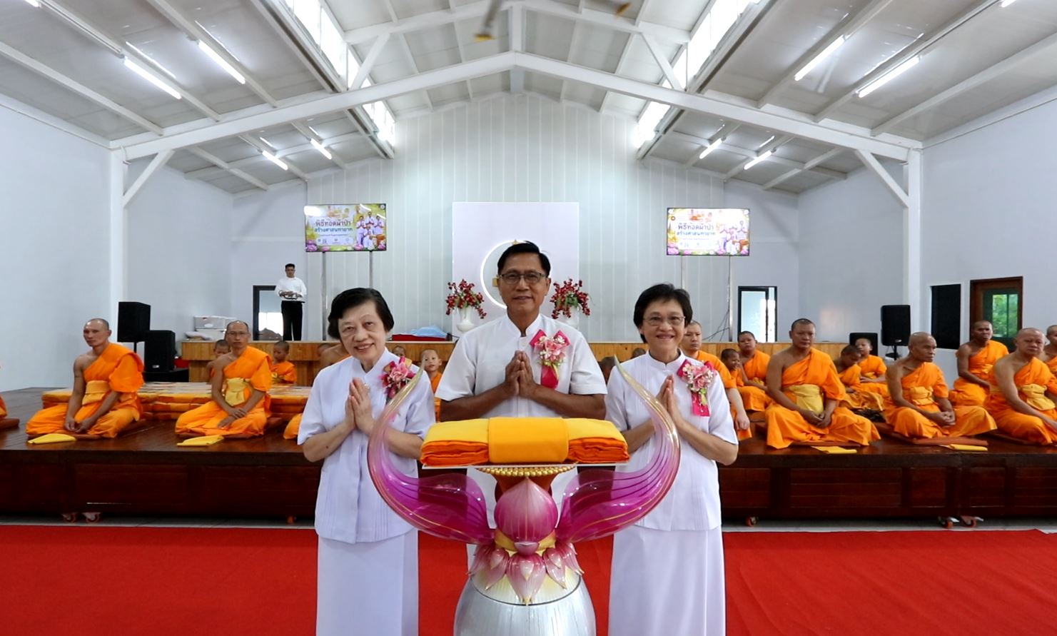 ศูนย์ปฏิบัติธรรมเบญจธรรม ปทุมธานี จัดพิธีทอดผ้าป่าเพื่อสร้างศาสนทายาท