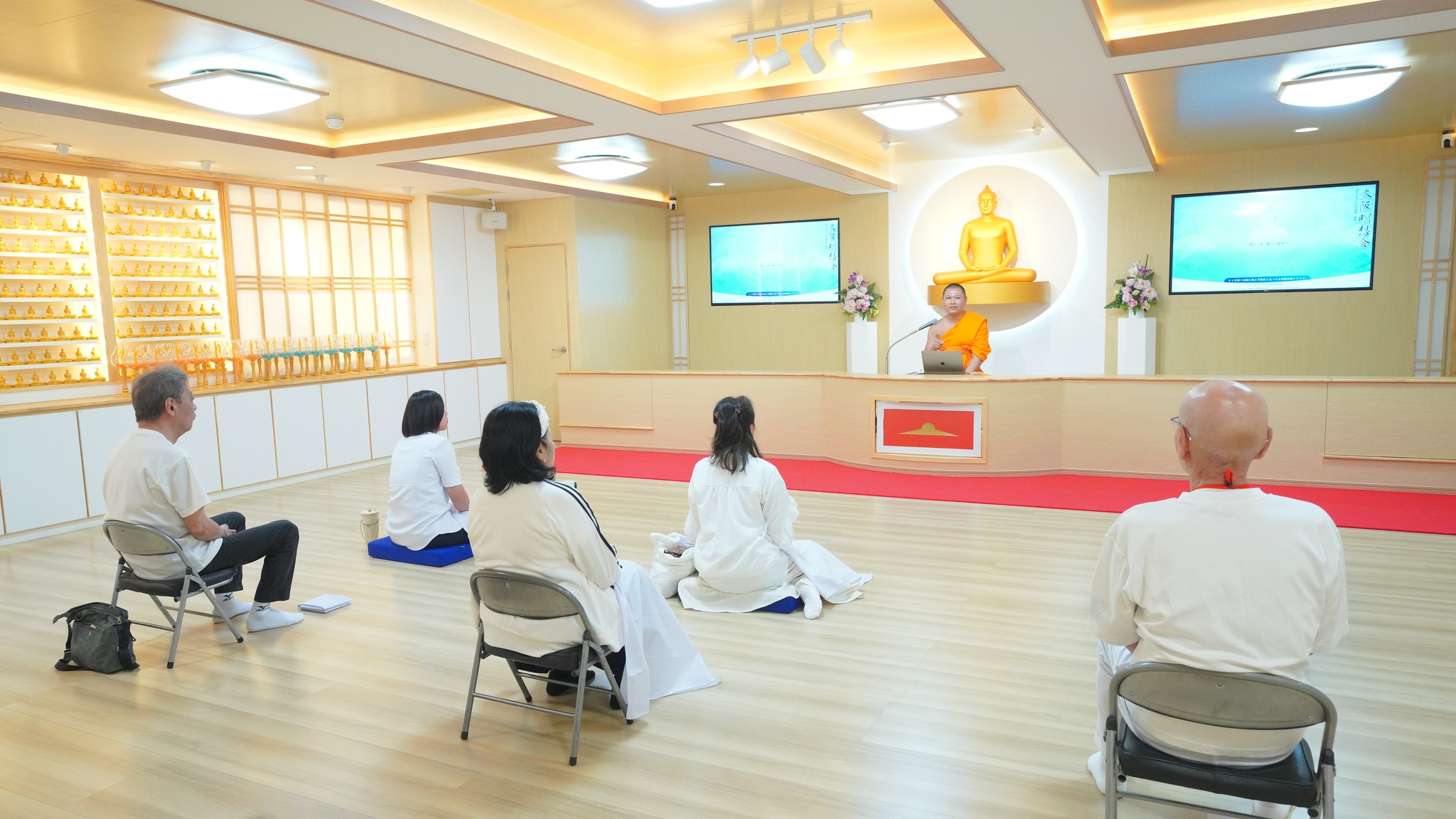 วัดพระธรรมกายโอซาก้า จัดปฏิบัติธรรมชาวญี่ปุ่น