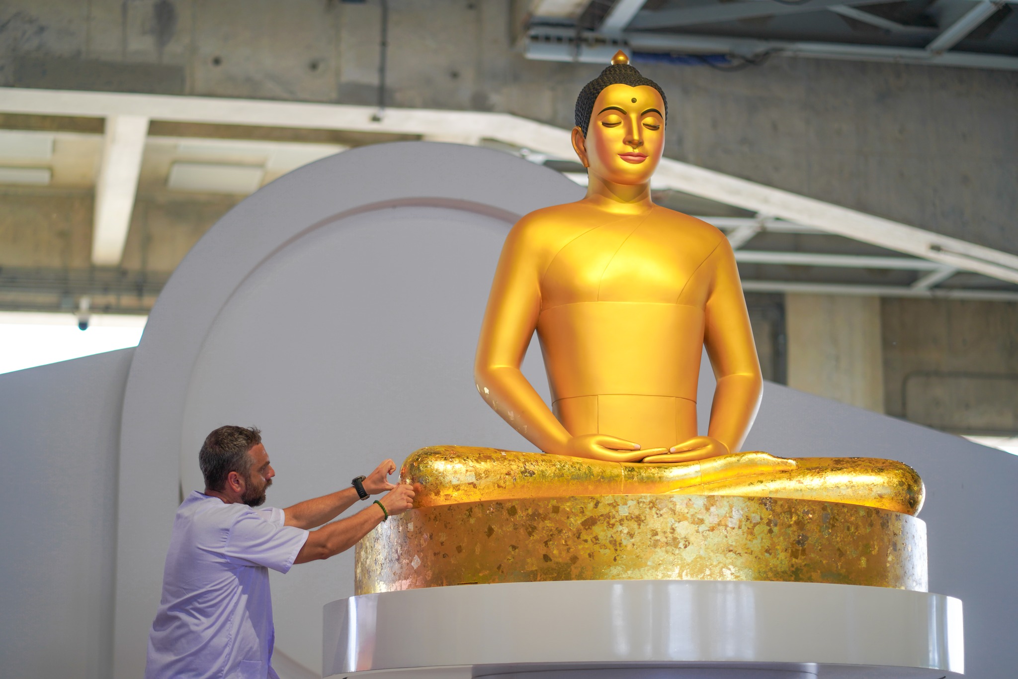 นักธุรกิจชาวรัสเซีย เดินทางมาเยี่ยมชมวัดพระธรรมกาย