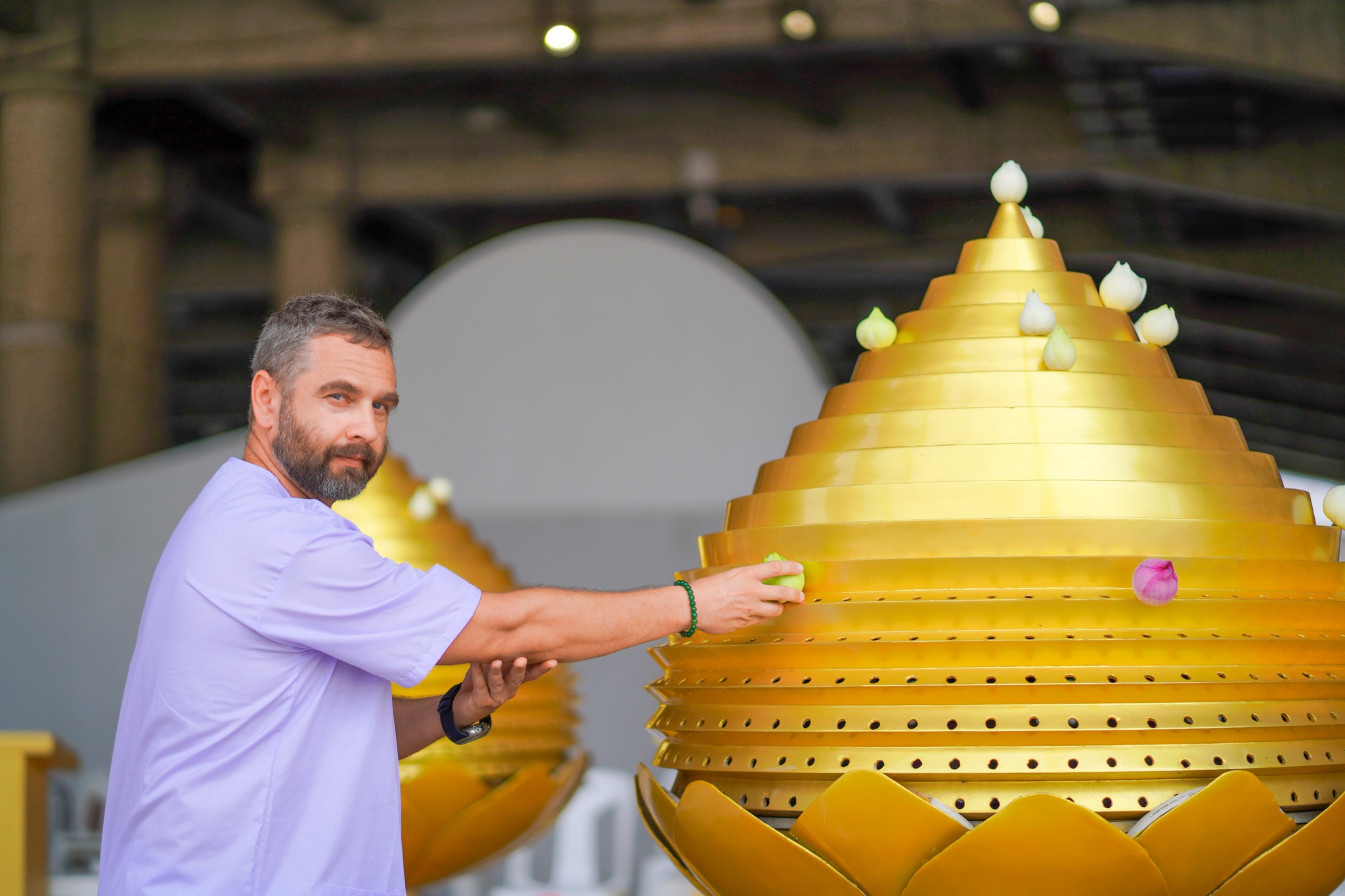 นักธุรกิจชาวรัสเซีย เดินทางมาเยี่ยมชมวัดพระธรรมกาย
