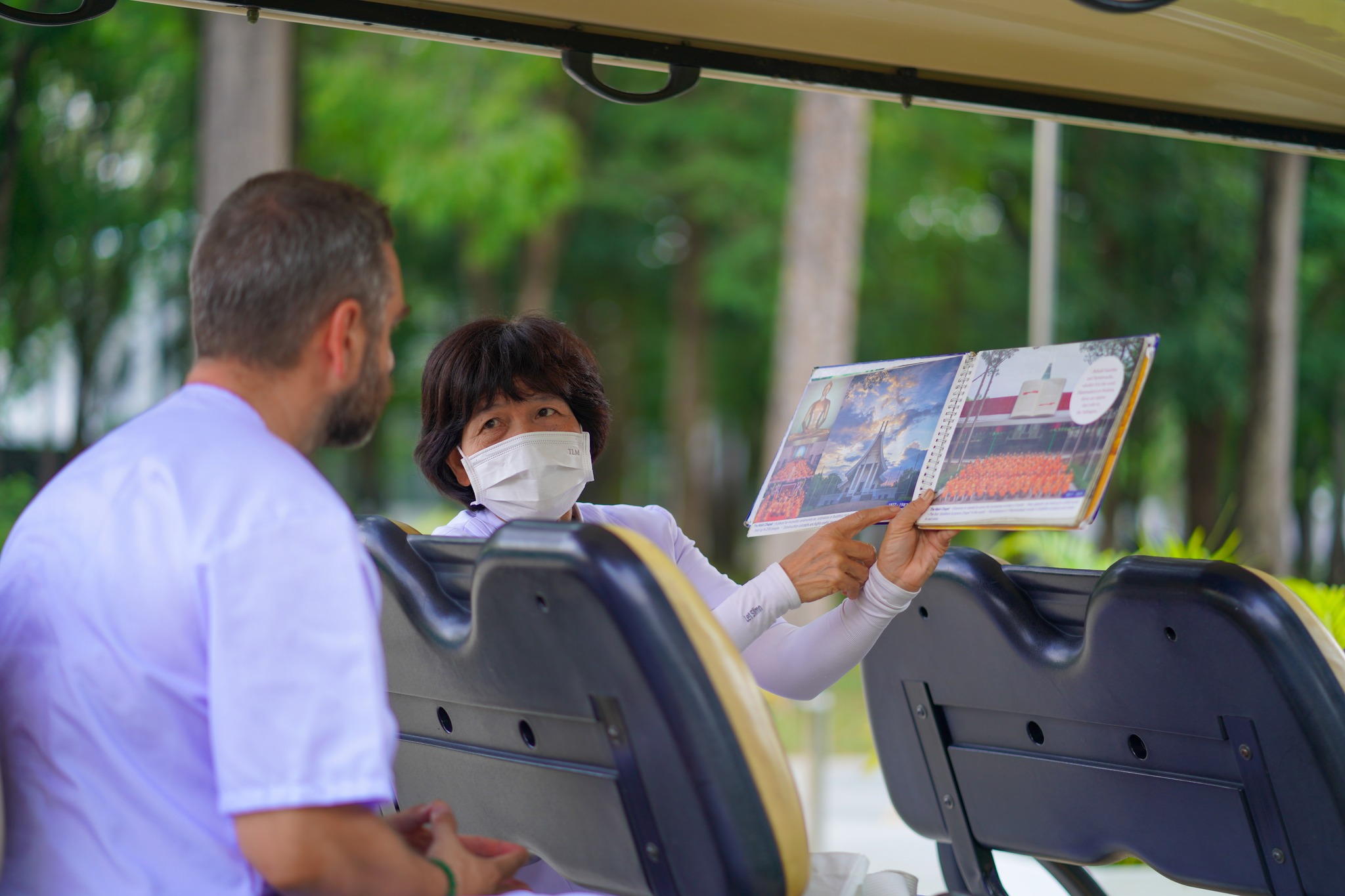นักธุรกิจชาวรัสเซีย เดินทางมาเยี่ยมชมวัดพระธรรมกาย
