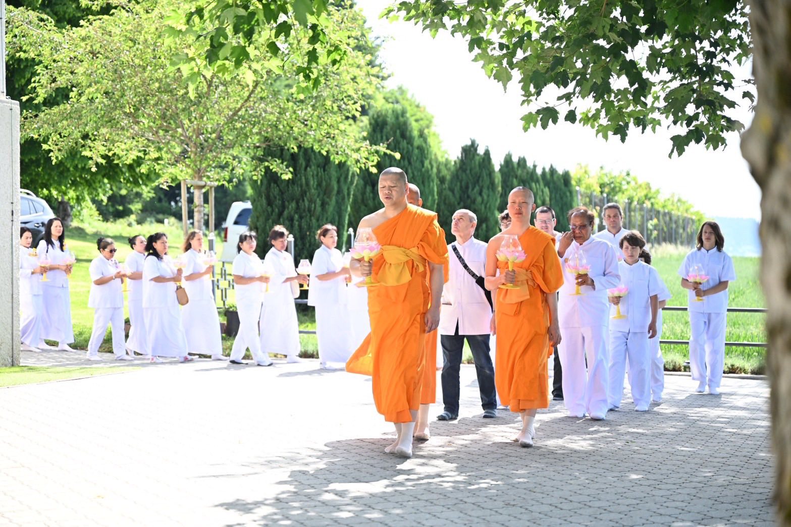 วัดพระธรรมกายสวิตเซอร์แลนด์ จัดงานบุญเนื่องในวันวิสาขบูชา