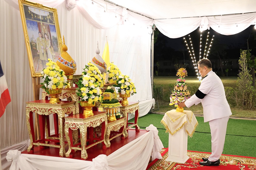 ผู้แทนคณะศิษย์วัดพระธรรมกาย ร่วมพิธีเชิญพุ่มดอกบัวประดิษฐ์พระราชทาน ถวายสักการะ “พระศรีมหาโพธิทศมราชบพิตร”