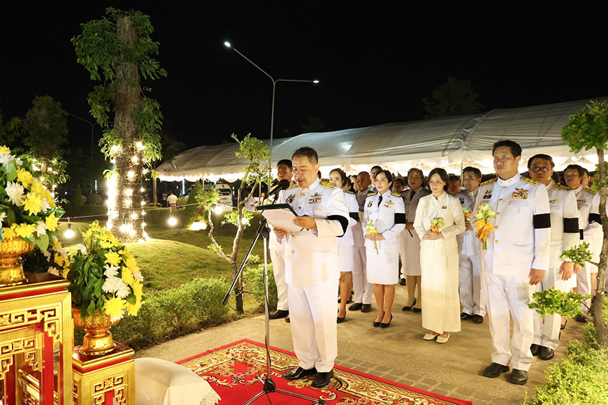 ผู้แทนคณะศิษย์วัดพระธรรมกาย ร่วมพิธีเชิญพุ่มดอกบัวประดิษฐ์พระราชทาน ถวายสักการะ “พระศรีมหาโพธิทศมราชบพิตร”