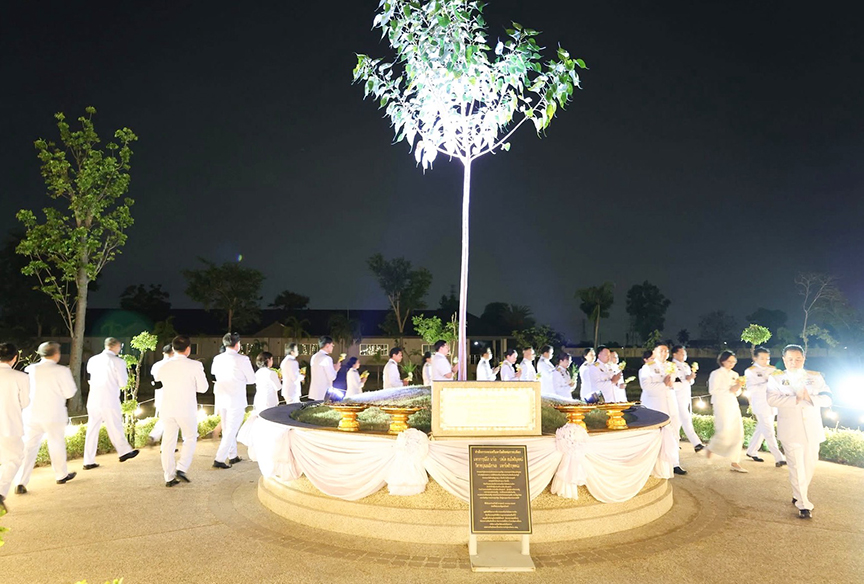 ผู้แทนคณะศิษย์วัดพระธรรมกาย ร่วมพิธีเชิญพุ่มดอกบัวประดิษฐ์พระราชทาน ถวายสักการะ “พระศรีมหาโพธิทศมราชบพิตร”