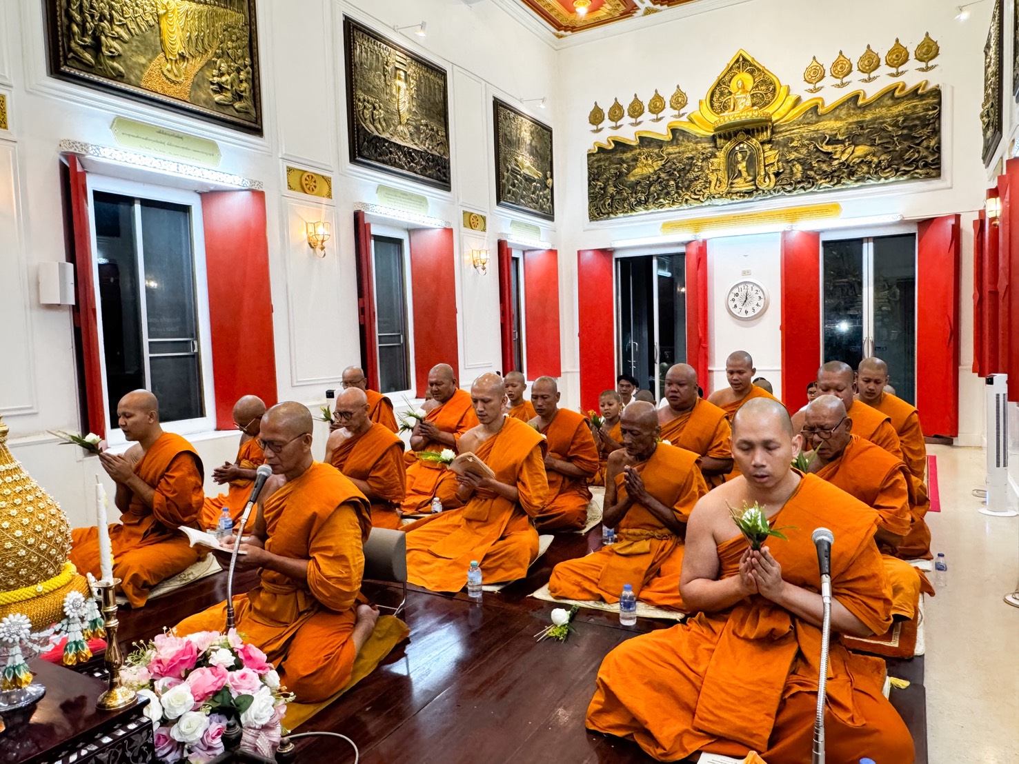 พุทธศาสนิกชน อำเภอคลองหลวง ร่วมกิจกรรมงานบุญเนื่องในวันวิสาขบูชา