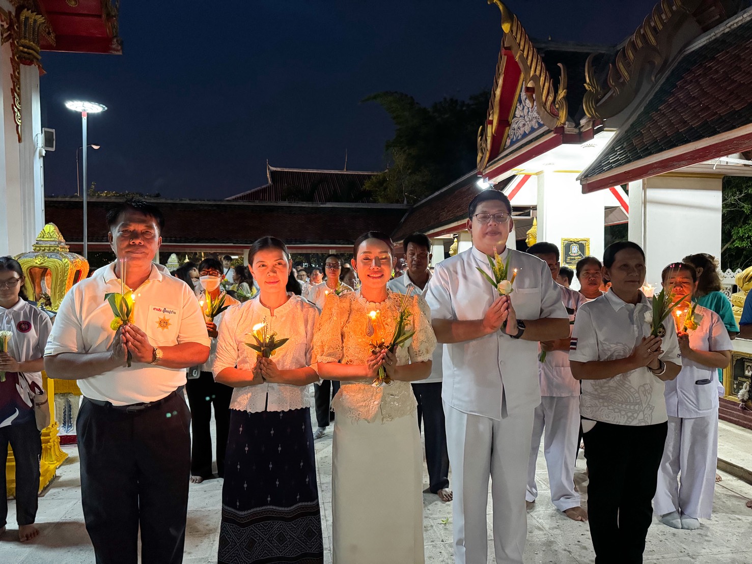 พุทธศาสนิกชน อำเภอคลองหลวง ร่วมกิจกรรมงานบุญเนื่องในวันวิสาขบูชา