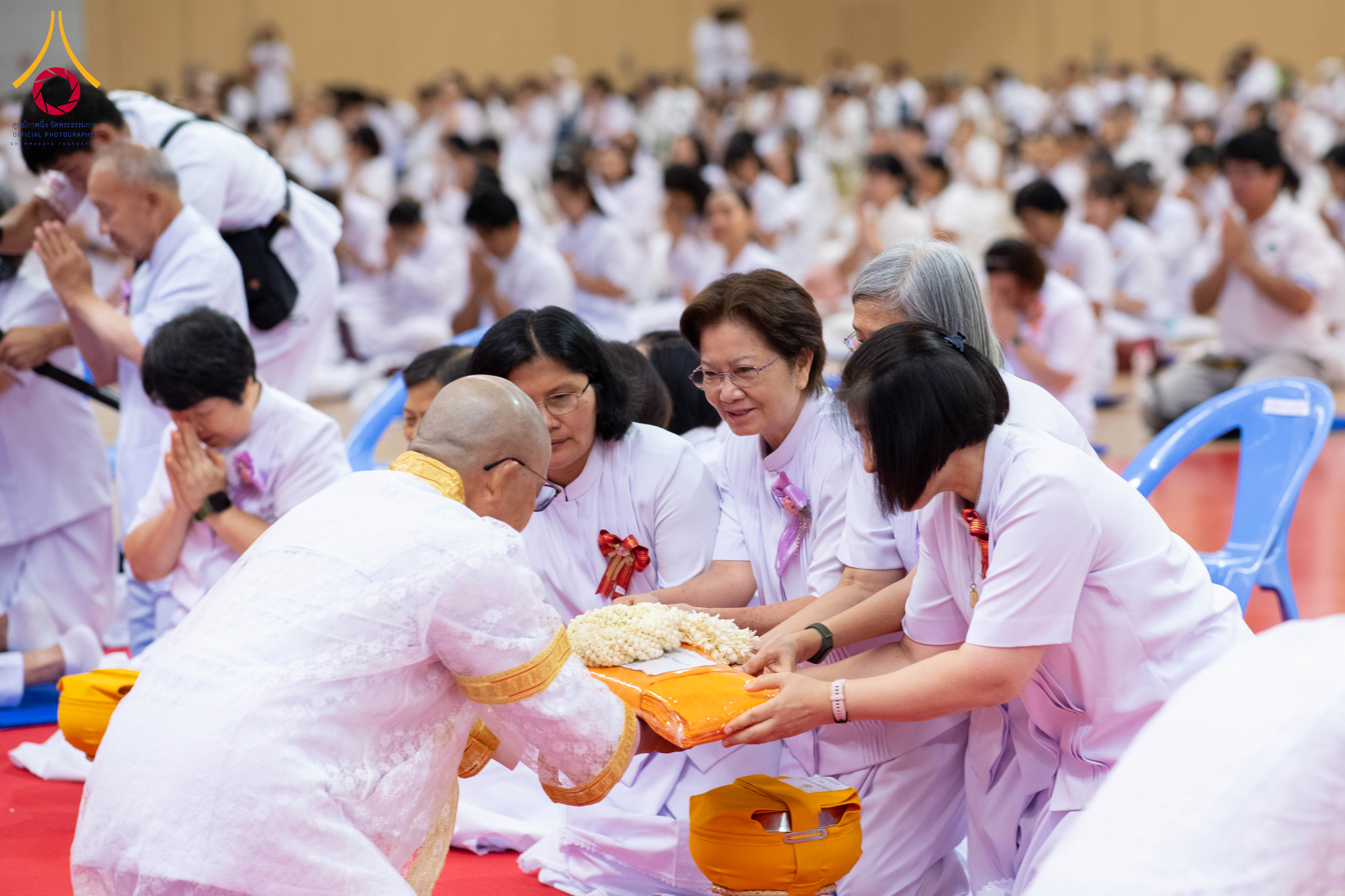 วัดพระธรรมกาย จัดพิธีบรรพชาและอุปสมบทอุทิศชีวิต