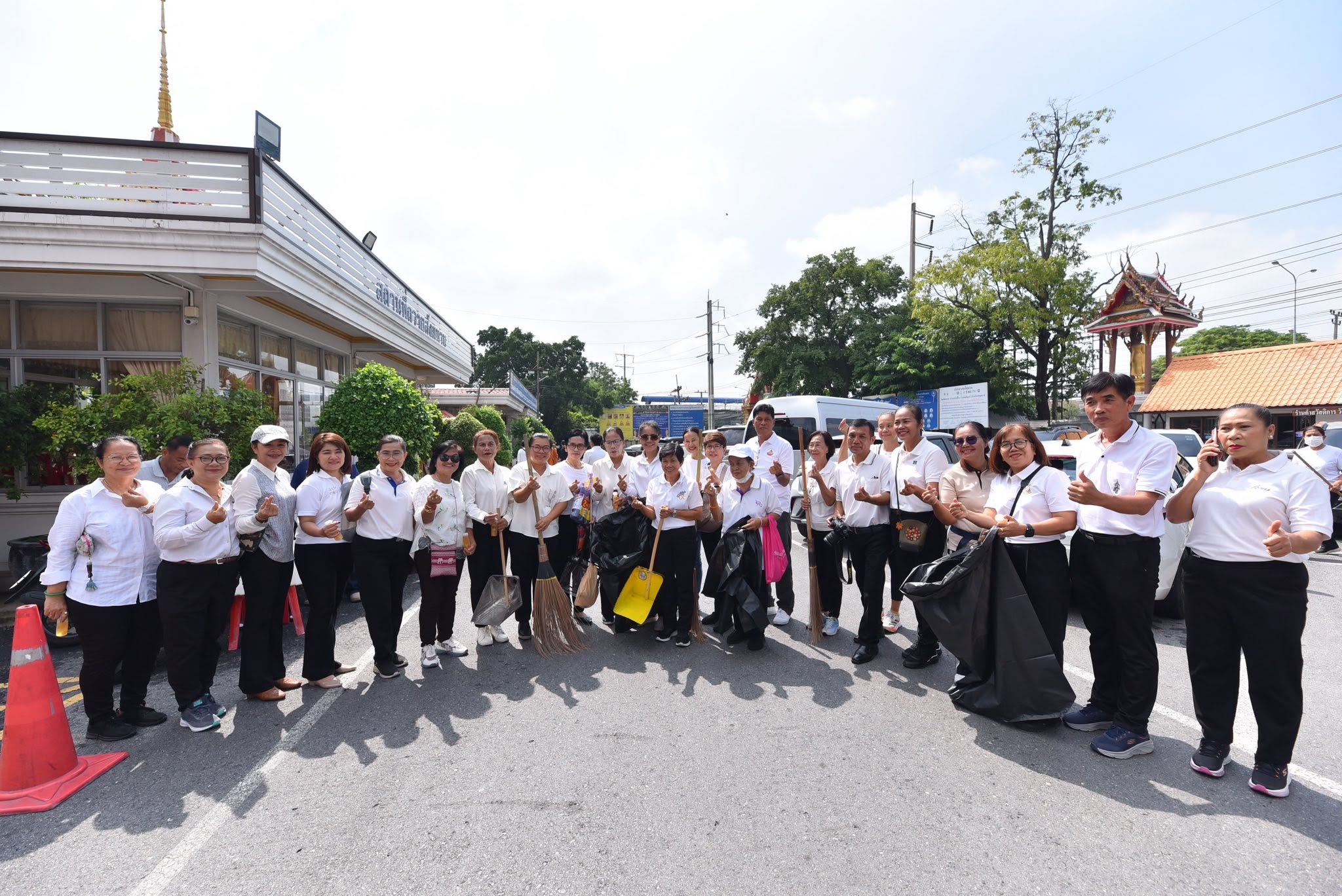 เครือข่าย โครงการวัด ประชา รัฐ สร้างสุข จัดพิธีเจริญพระพุทธมนต์ และ Big Cleaning Day เฉลิมพระเกียรติสมเด็จพระราชินี