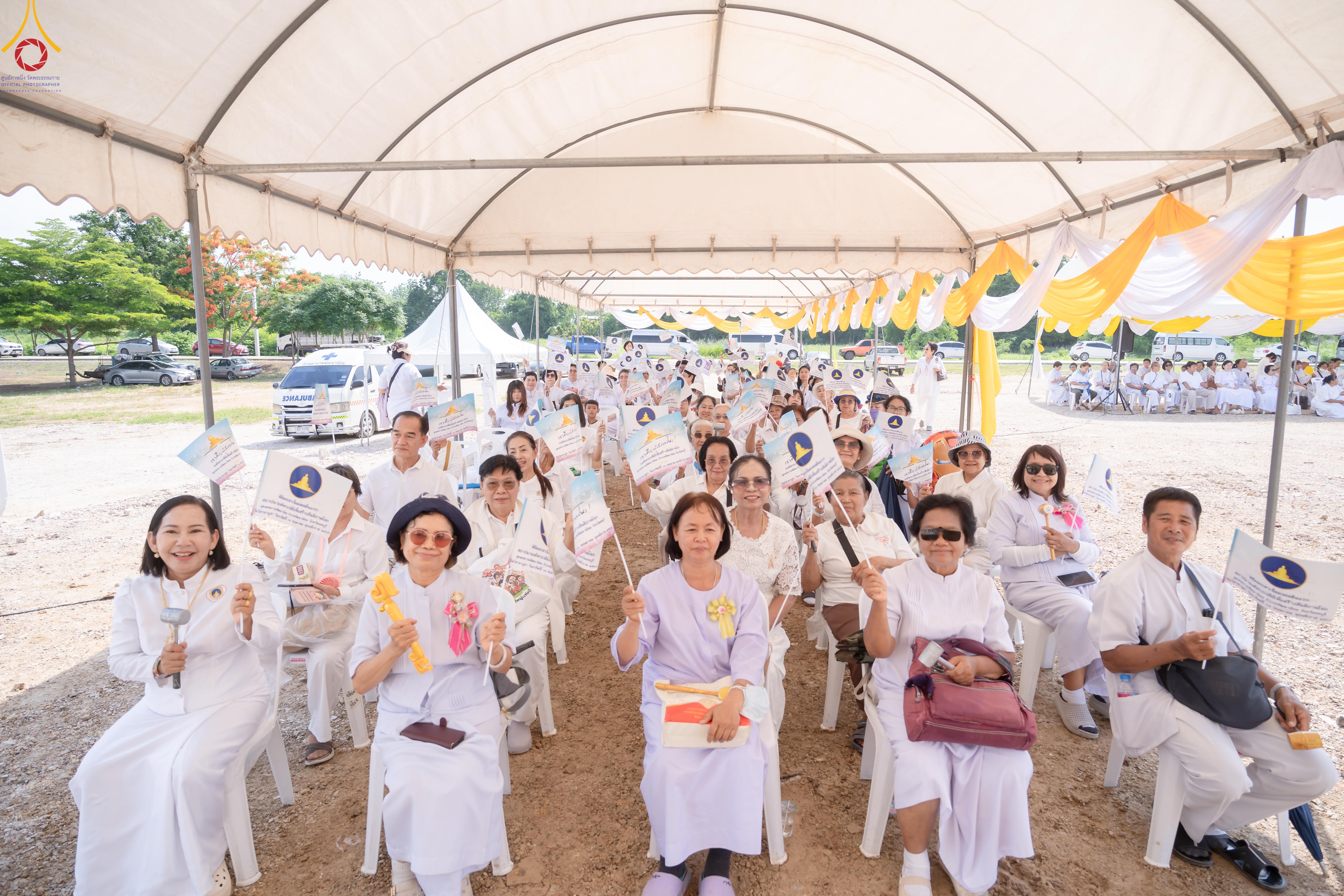 ธุดงคสถานพัฒนานิคม จัดพิธีทอดผ้าป่าและตอกเสาเข็มมงคลต้นแรก สร้างองค์พระเจดีย์เพื่อสร้างสันติภาพโลก