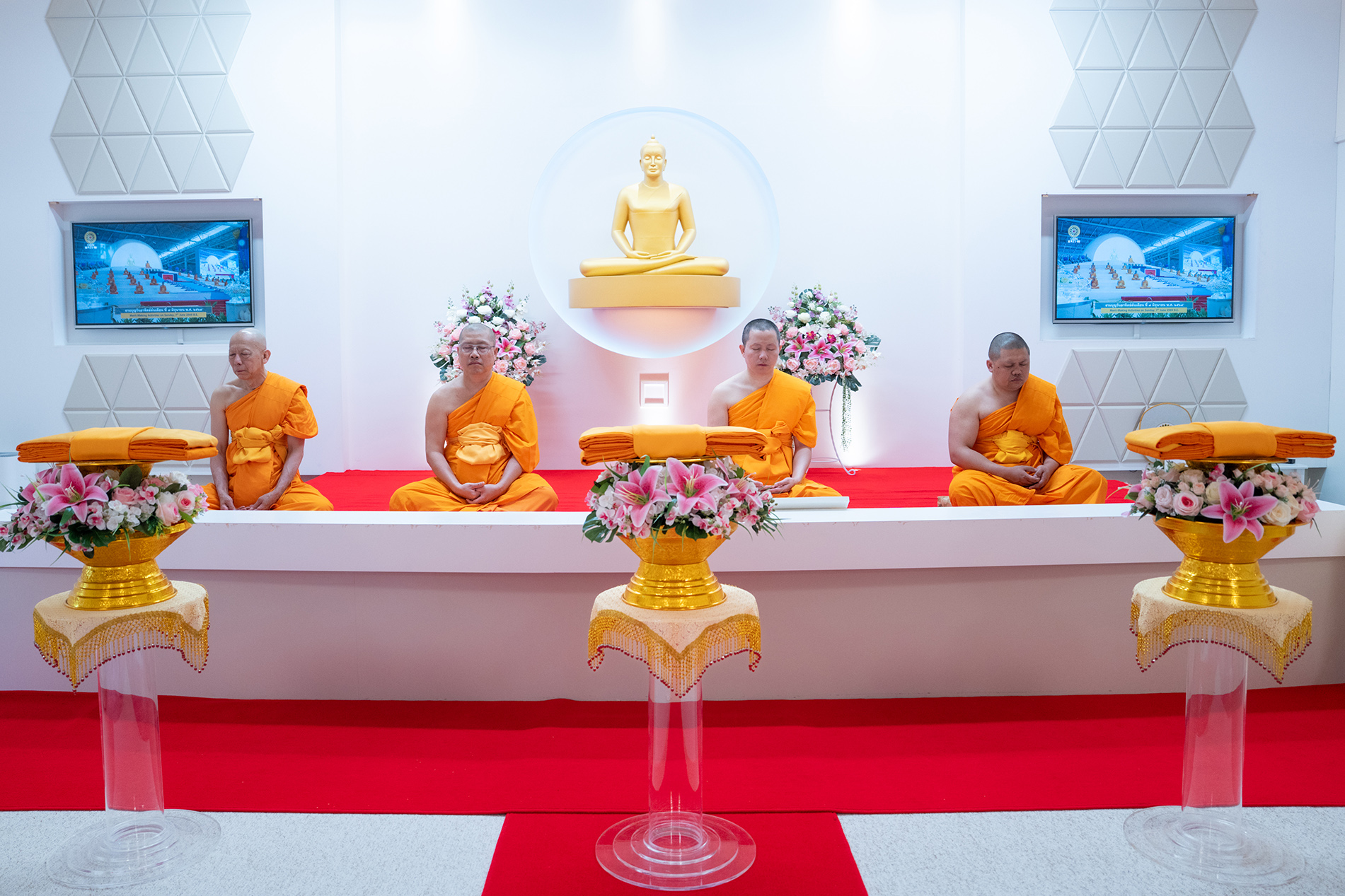 วัดพระธรรมกายสตอกโฮล์ม จัดงานบุญบูชาข้าวพระ
