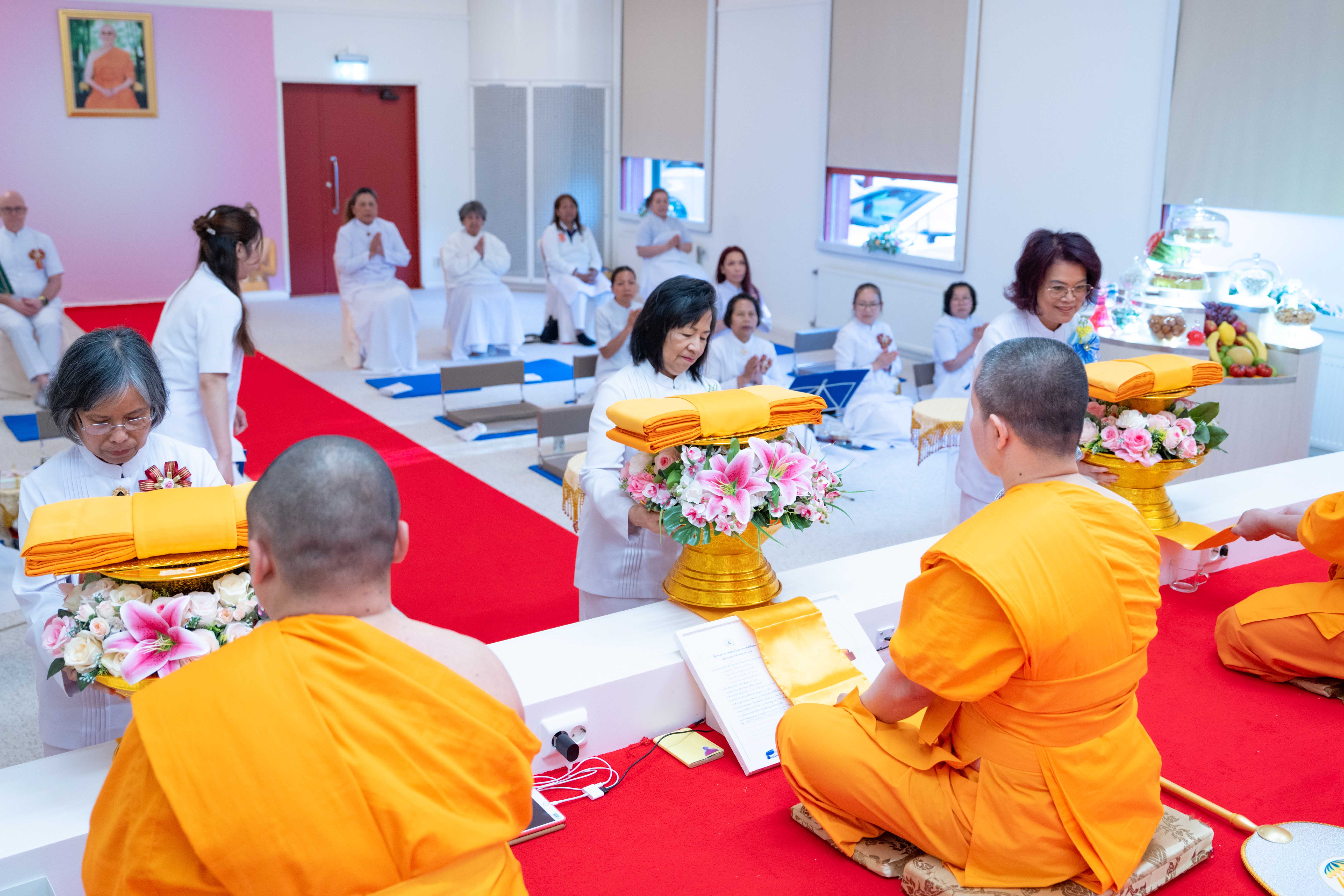 วัดพระธรรมกายสตอกโฮล์ม จัดงานบุญบูชาข้าวพระ